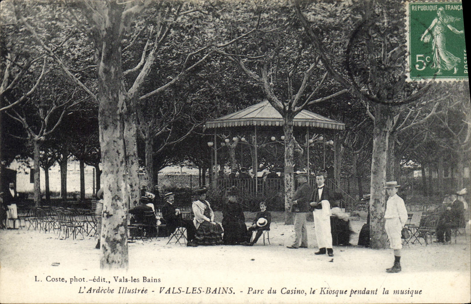 CPA Vals les Bains Parc du casino Le Kiosque pendant la musique 