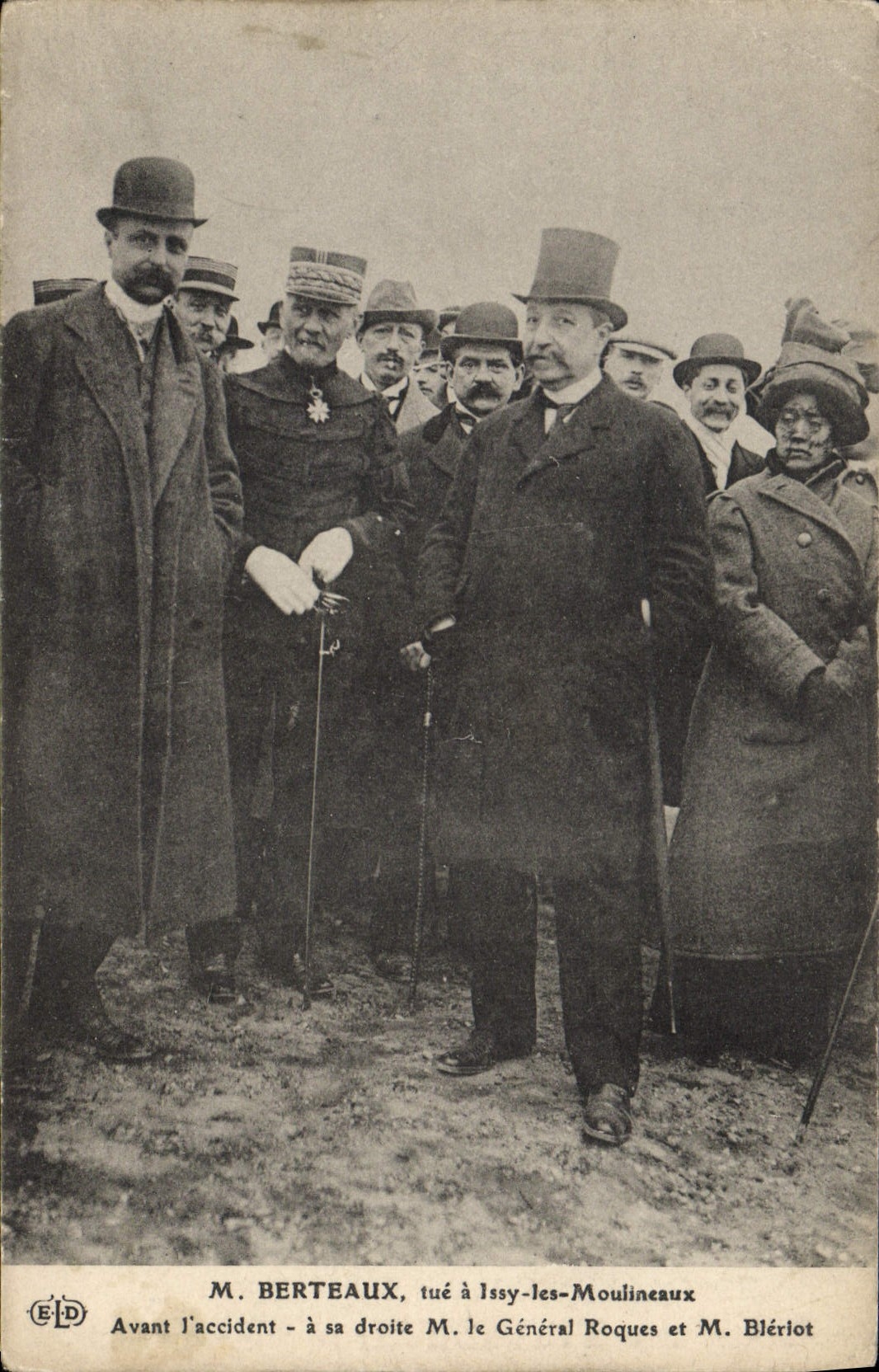 Vintage Postcard Militaria Mr. Berteaux does not have Issy Moulineaux Before the accident has its line M General Castlings and Mr. Bleriot
