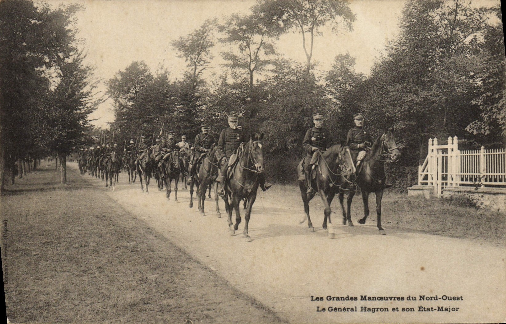Postal Militaria las Grandes Maniobras del Norte Occidental el General Hagron y su Estado Mayor