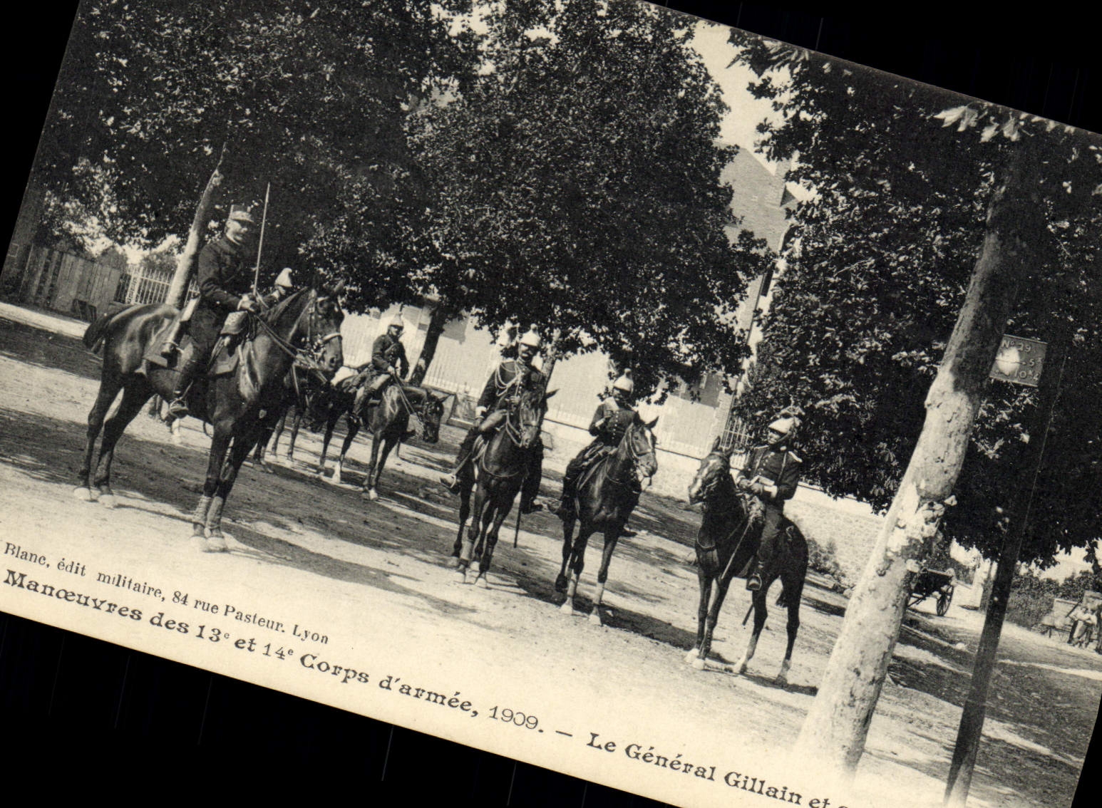 CPA Militaria Manoeuvres des 13 et 14eme Corps d'armee le general Gillain et son Etat Major 