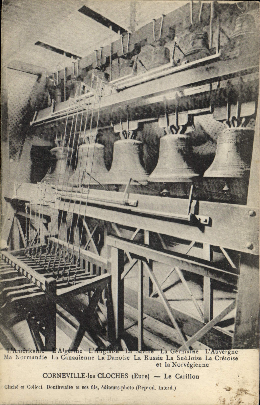 CPA Cloche Corneville les Cloches Le carillon