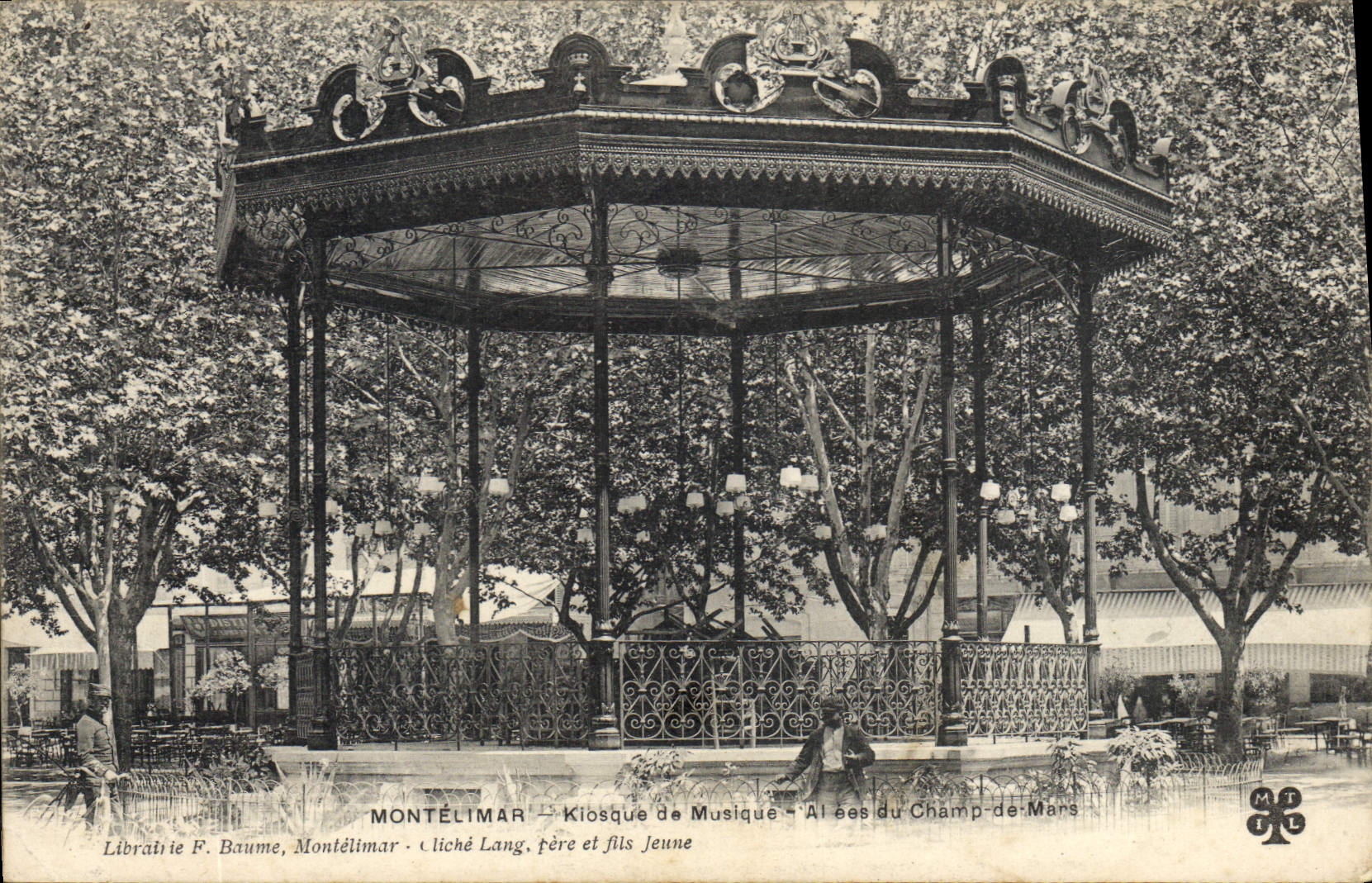 CPA Kiosque de musique Allees du Champ de Mars Montelimar