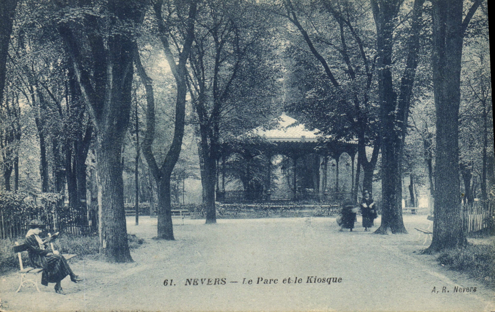 Vintage Postcard Nevers the park and the Kiosk