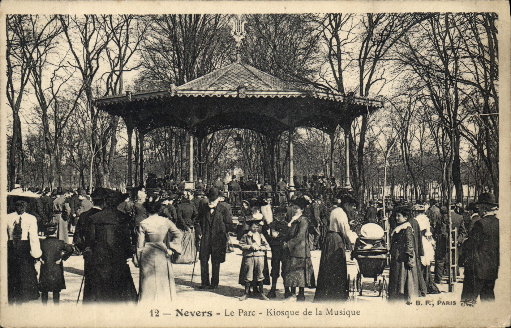Vintage Postcard Nevers the park Kiosk of the music