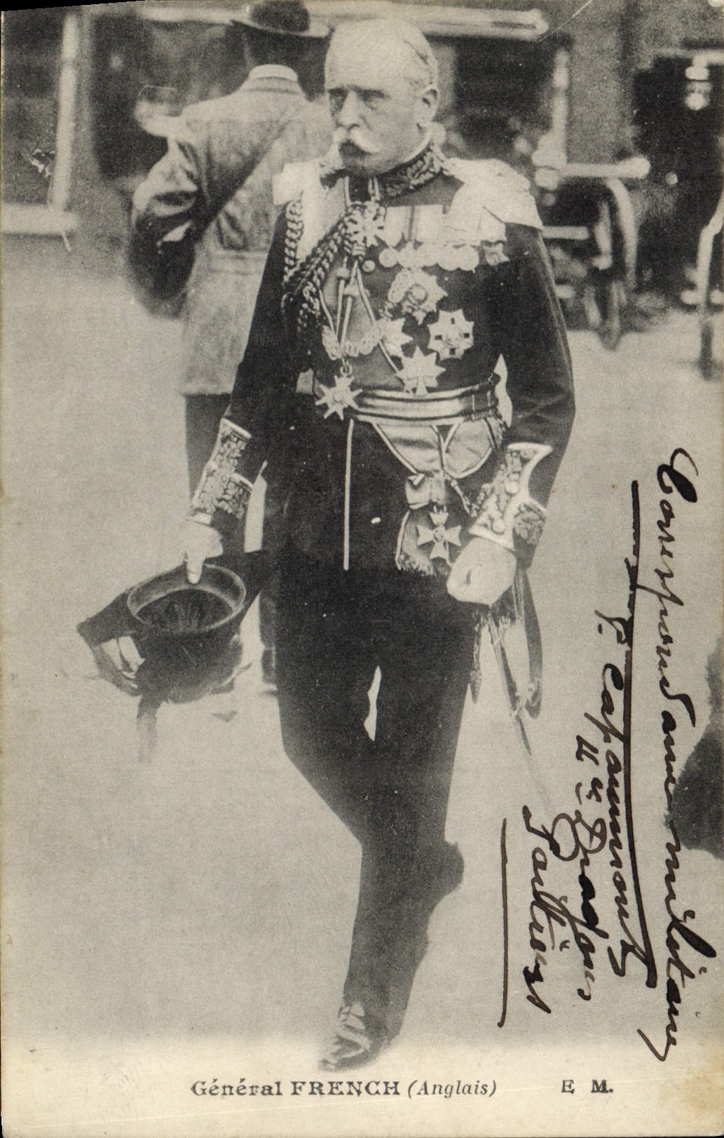 CPA Militaria Le General French