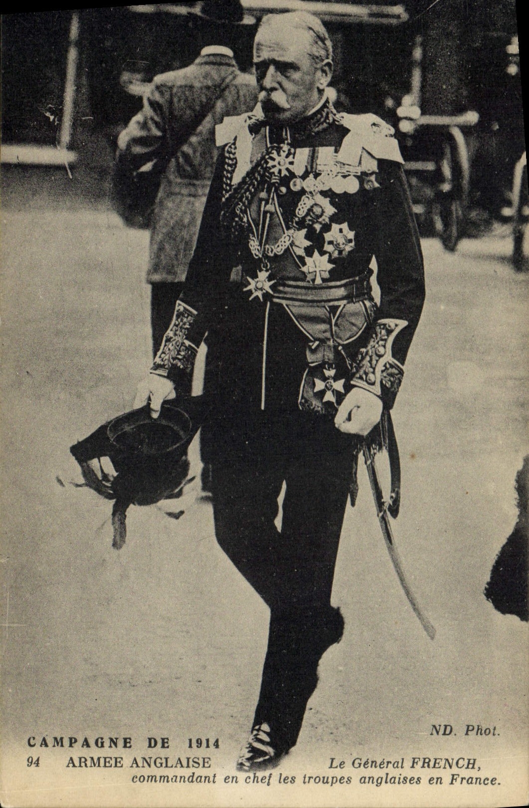 Vintage Postcard Militaria general French ordering in chief English troops in France