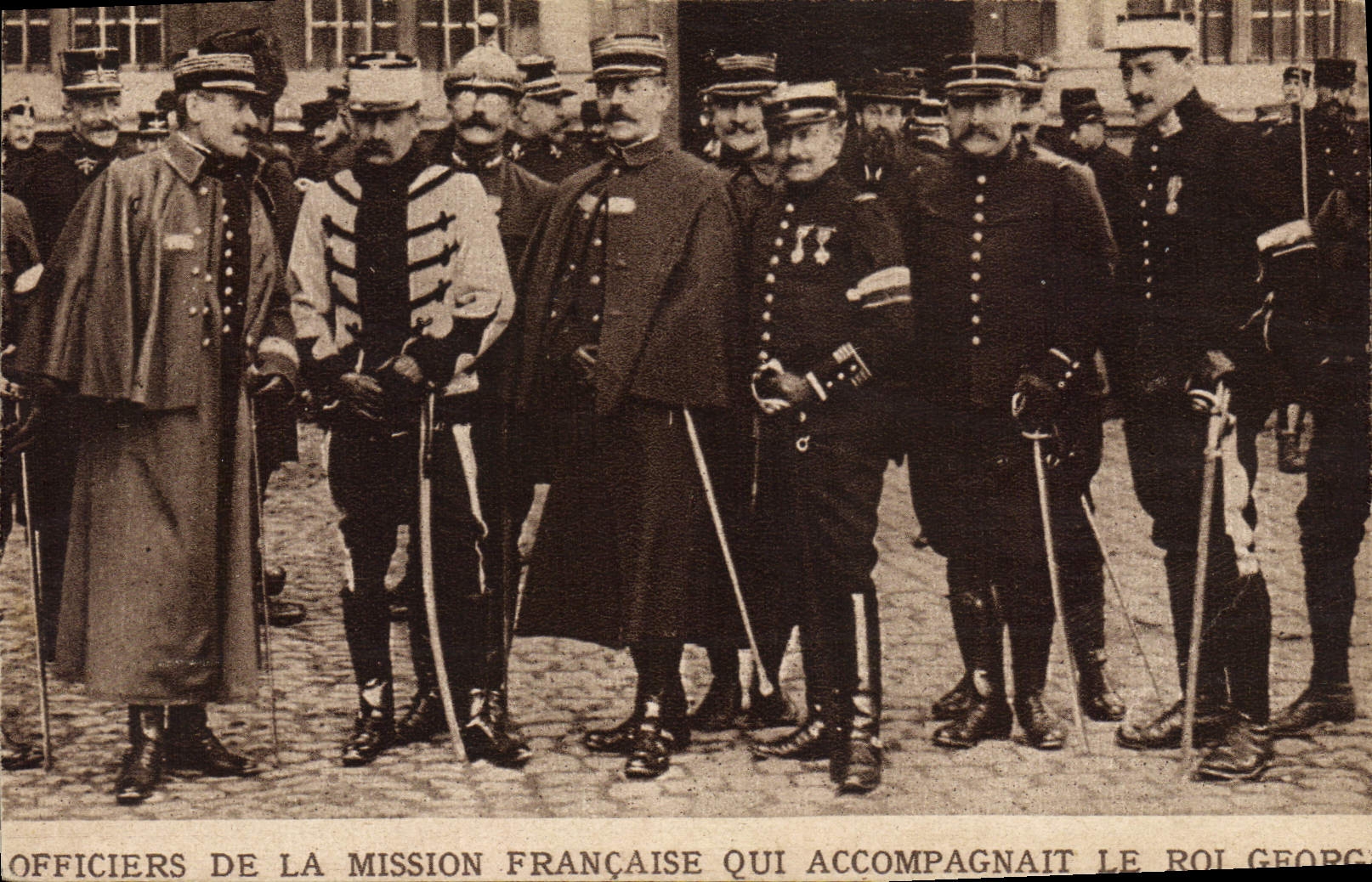 CPA Militaria Officiers de la mission francaise qui accompagnait le roi George