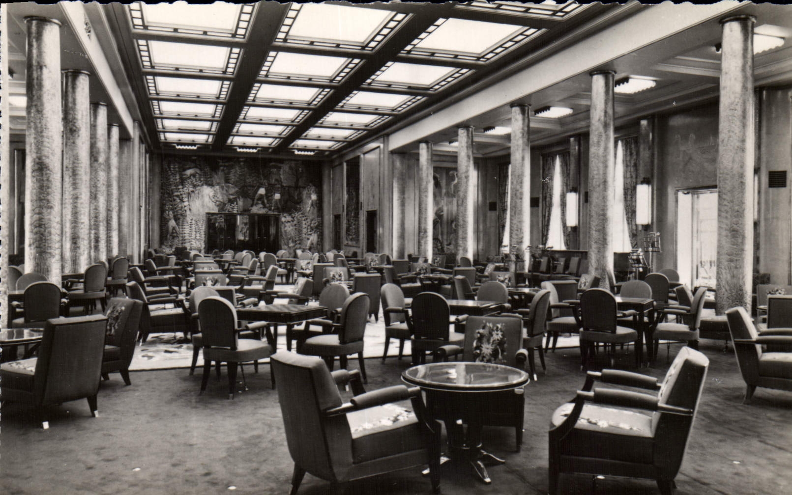 CPM Bateau Paquebot Liberte Grand salon de 1ere classe