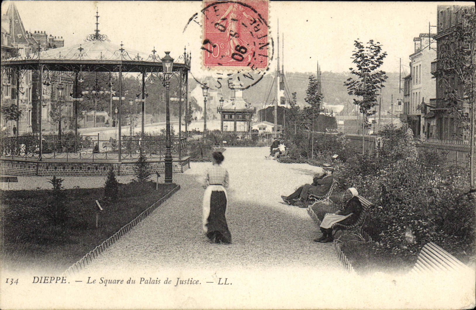CPA Kiosque Dieppe Le square du Palais de justice 