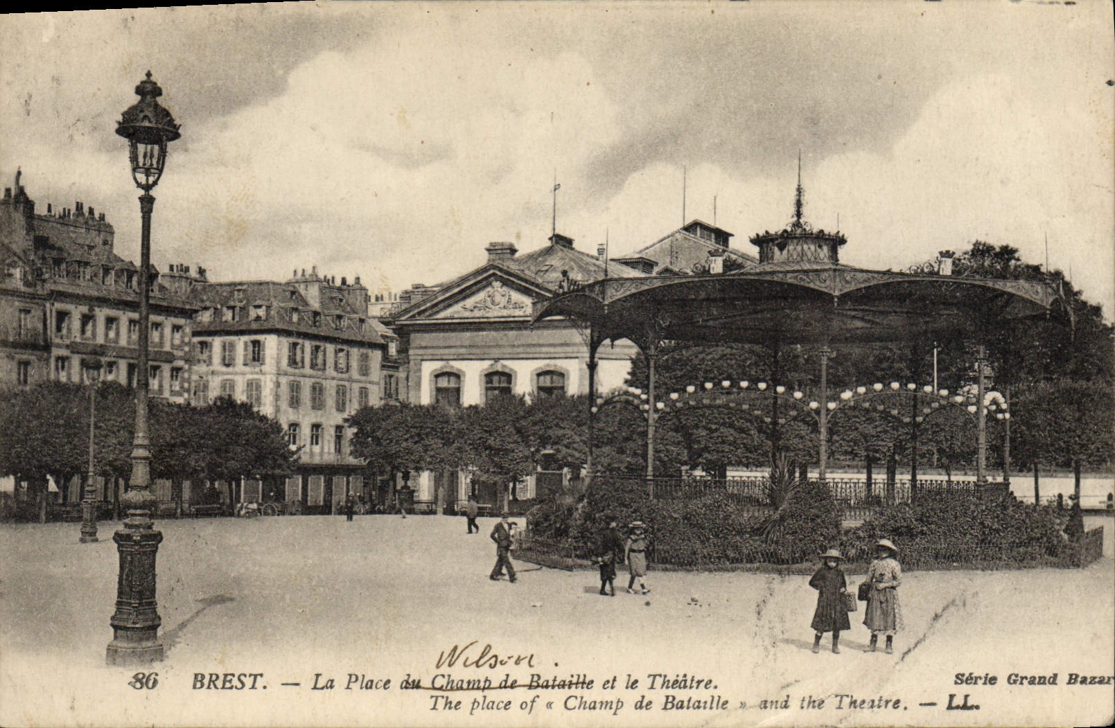 CPA Kiosque Brest La place du Champ de bataille et le theatre 