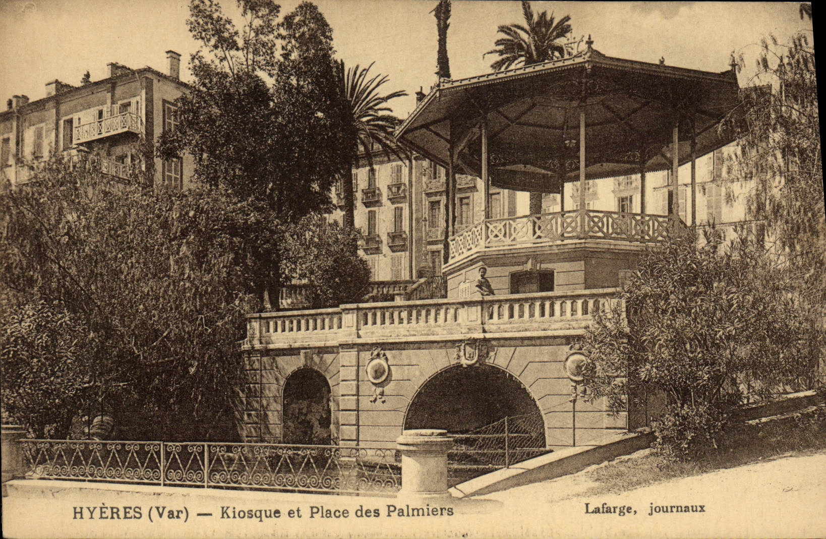 CPA Kiosque et place des Palmiers Hyeres