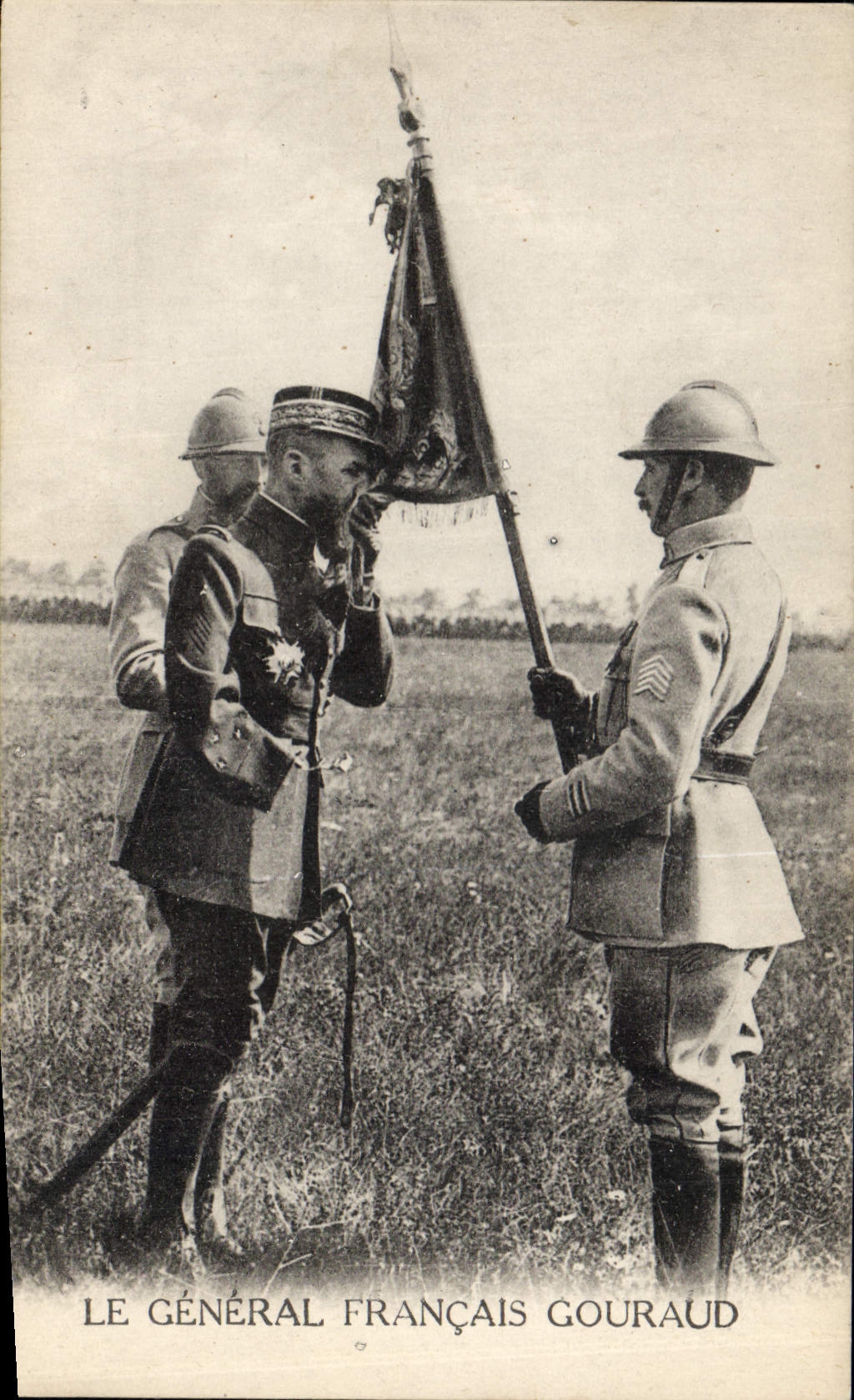 CPA Militaria Le general Francais Gouraud 