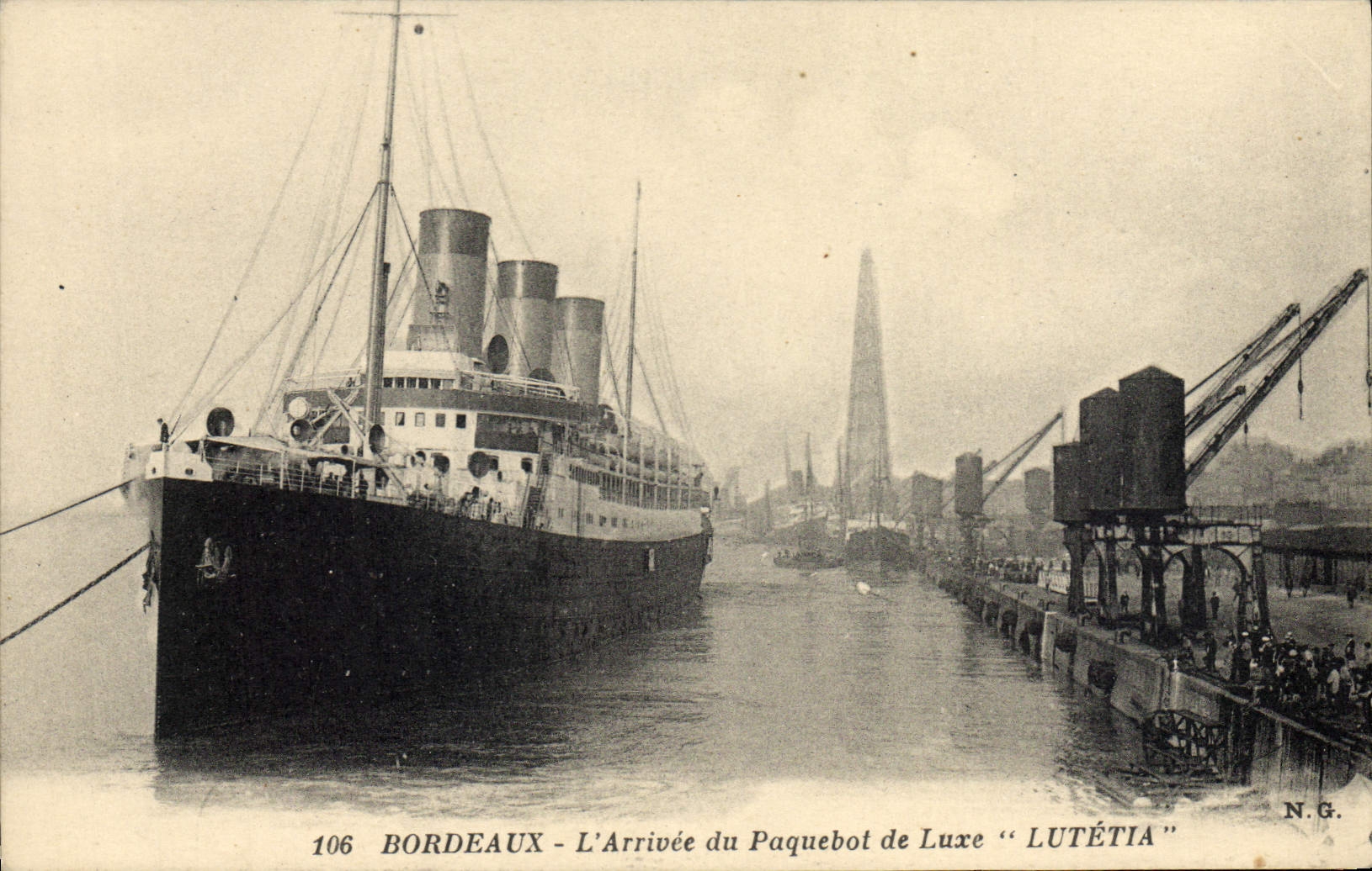 Vintage Postcard Bordeaux Boat the arrival of the steamer of Lutetia luxury