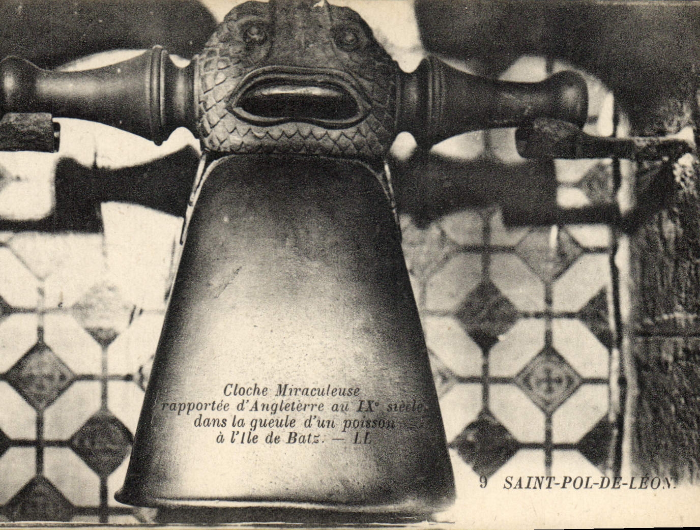 Vintage Postcard miraculous Bell rapportee of England Saint pol. of Leon Island of Batz