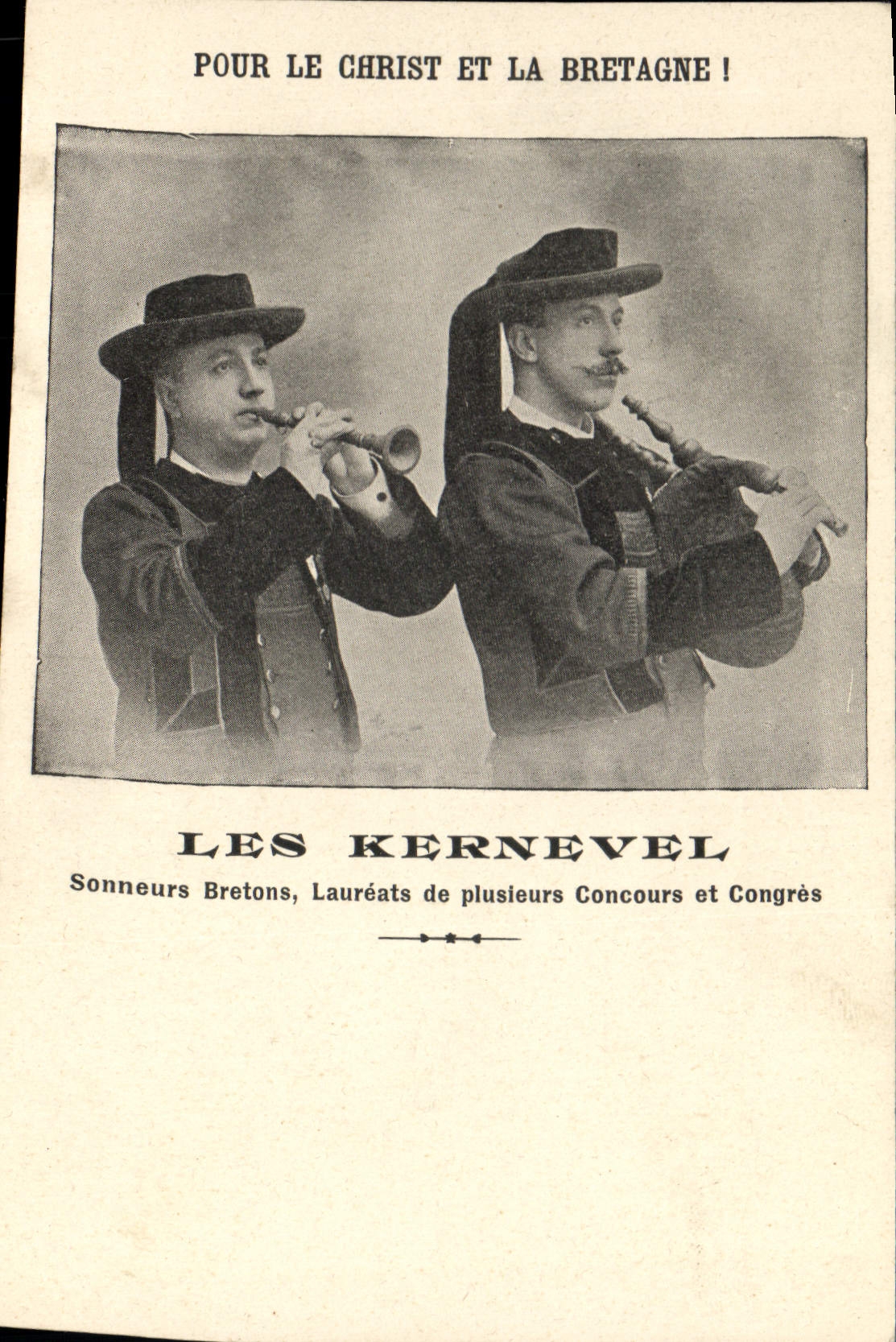 CPA Pour le Christ et la Bretagne Les Kernevel Sonneurs Bretons