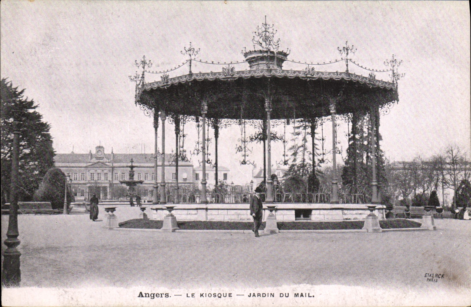 CPA Kiosque Angers Le kiosque Jardin du Mail