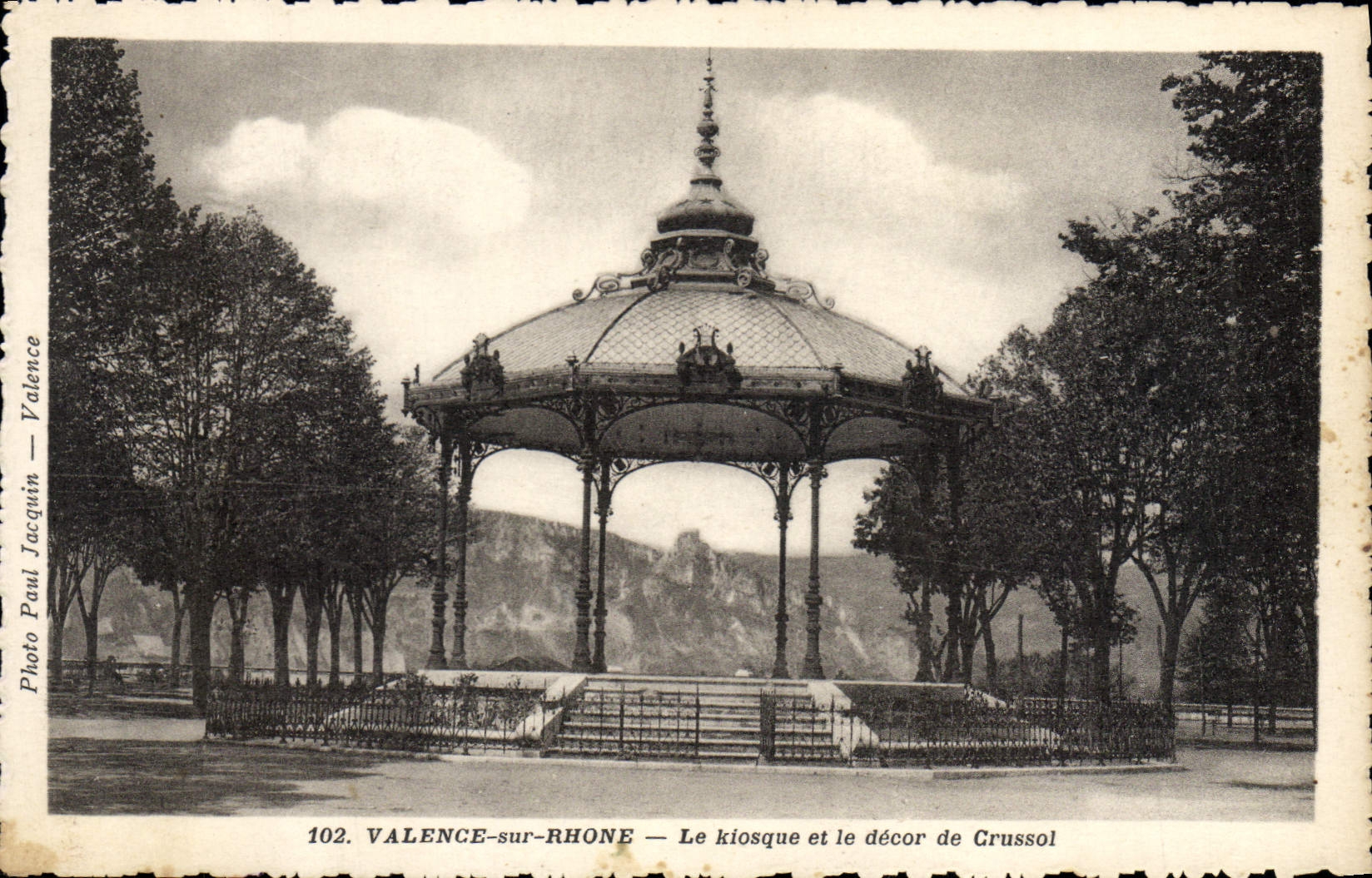 CPA Kiosque et le decor de Crussol Valence sur Rhone