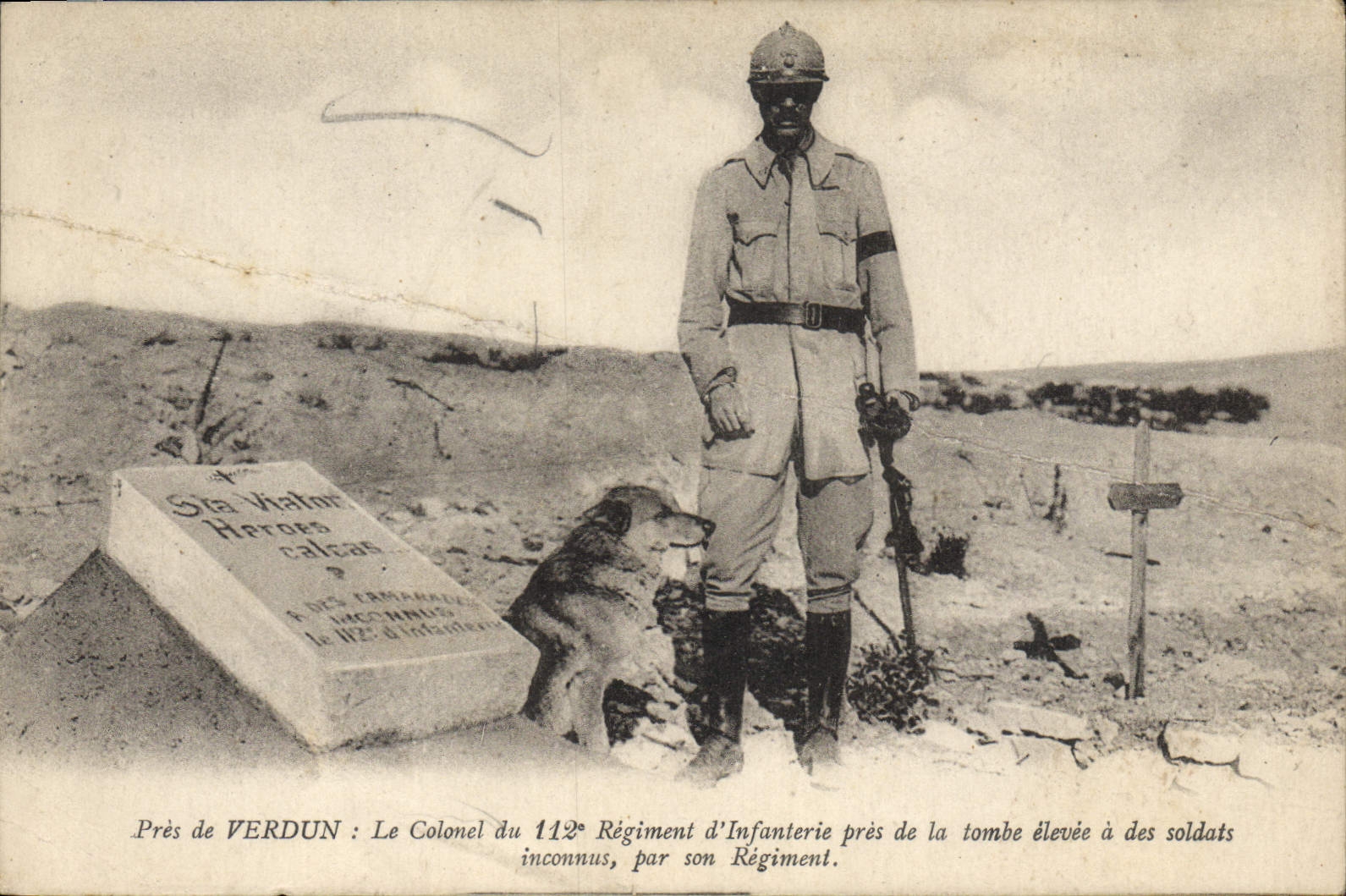 CPA Militaria Pres de Verdun le colonel du 112eme regiment d'infanterie pres de la tombe 