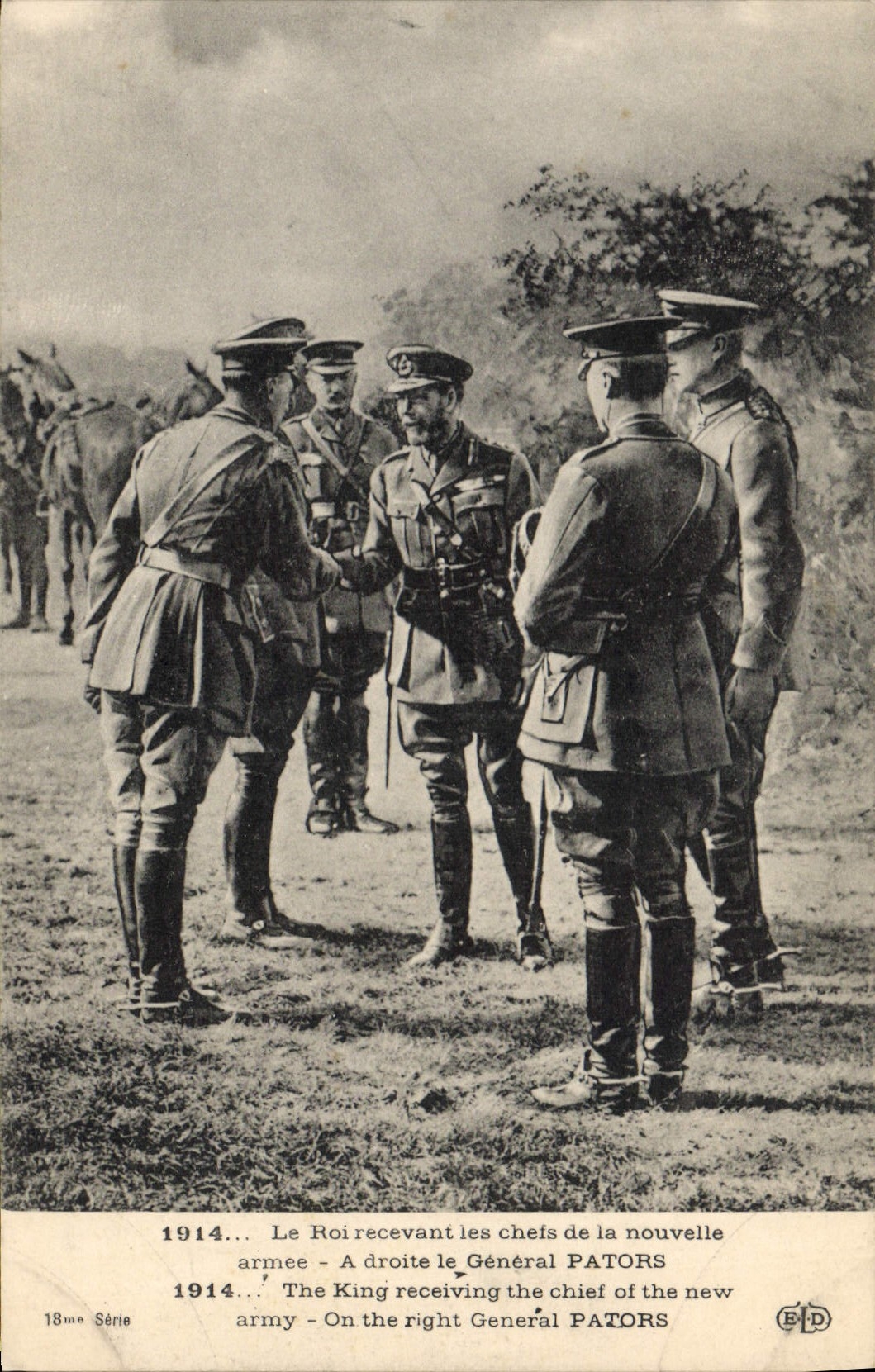 CPA Militaria Le roi recevant les chefs de la nouvelle armee Le general Pators