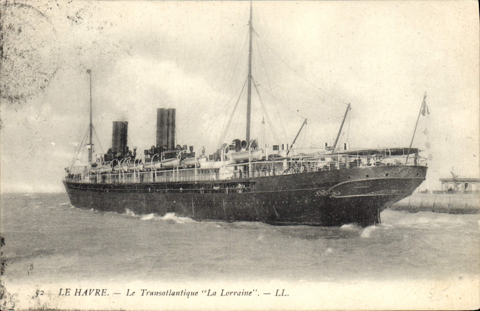 CPA Bateau Le Havre Le Transatlantique La Lorraine