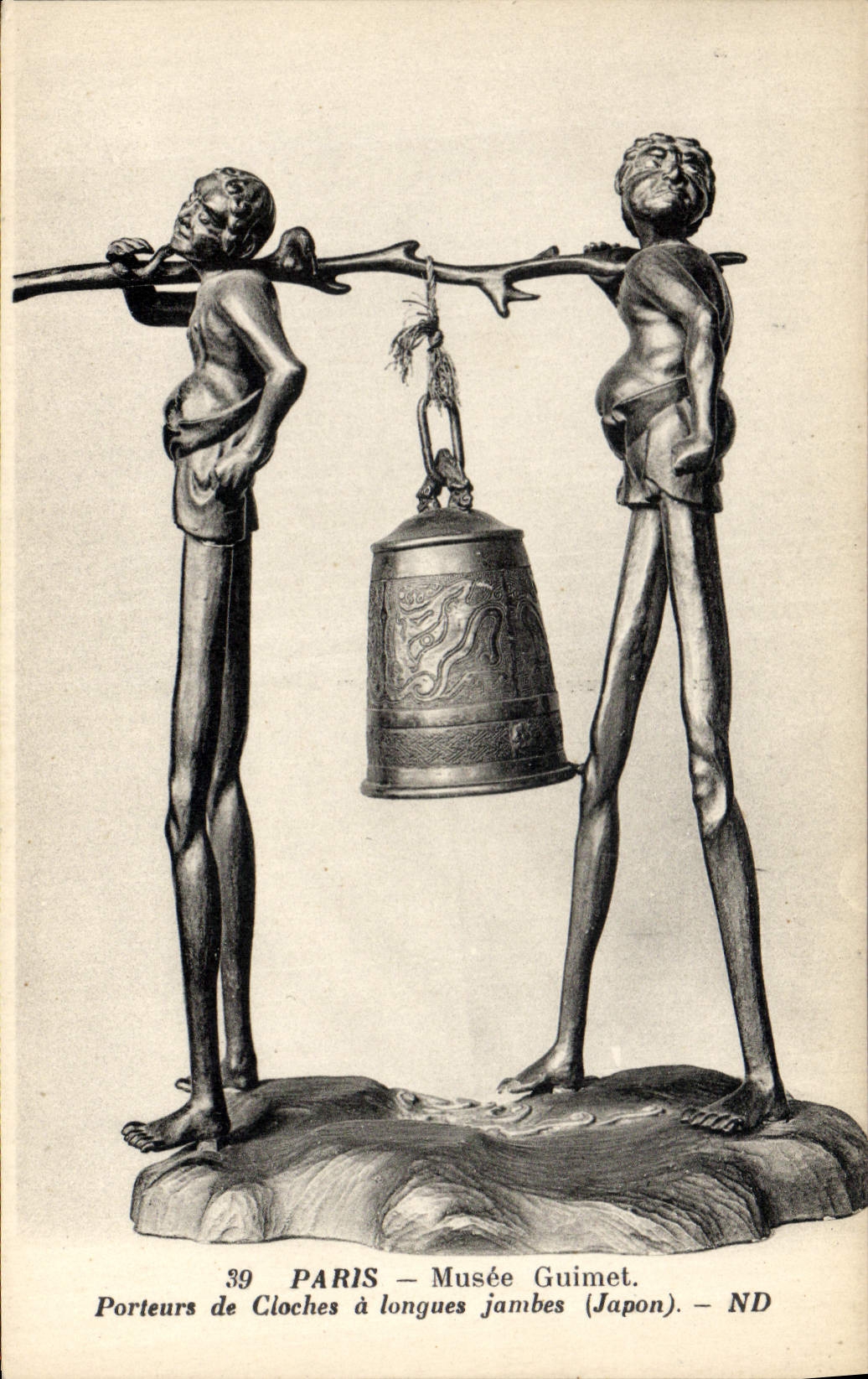 CPA Cloche Paris Musee Guimet Porteurs de cloches a longues Jambes Japon Nippon 