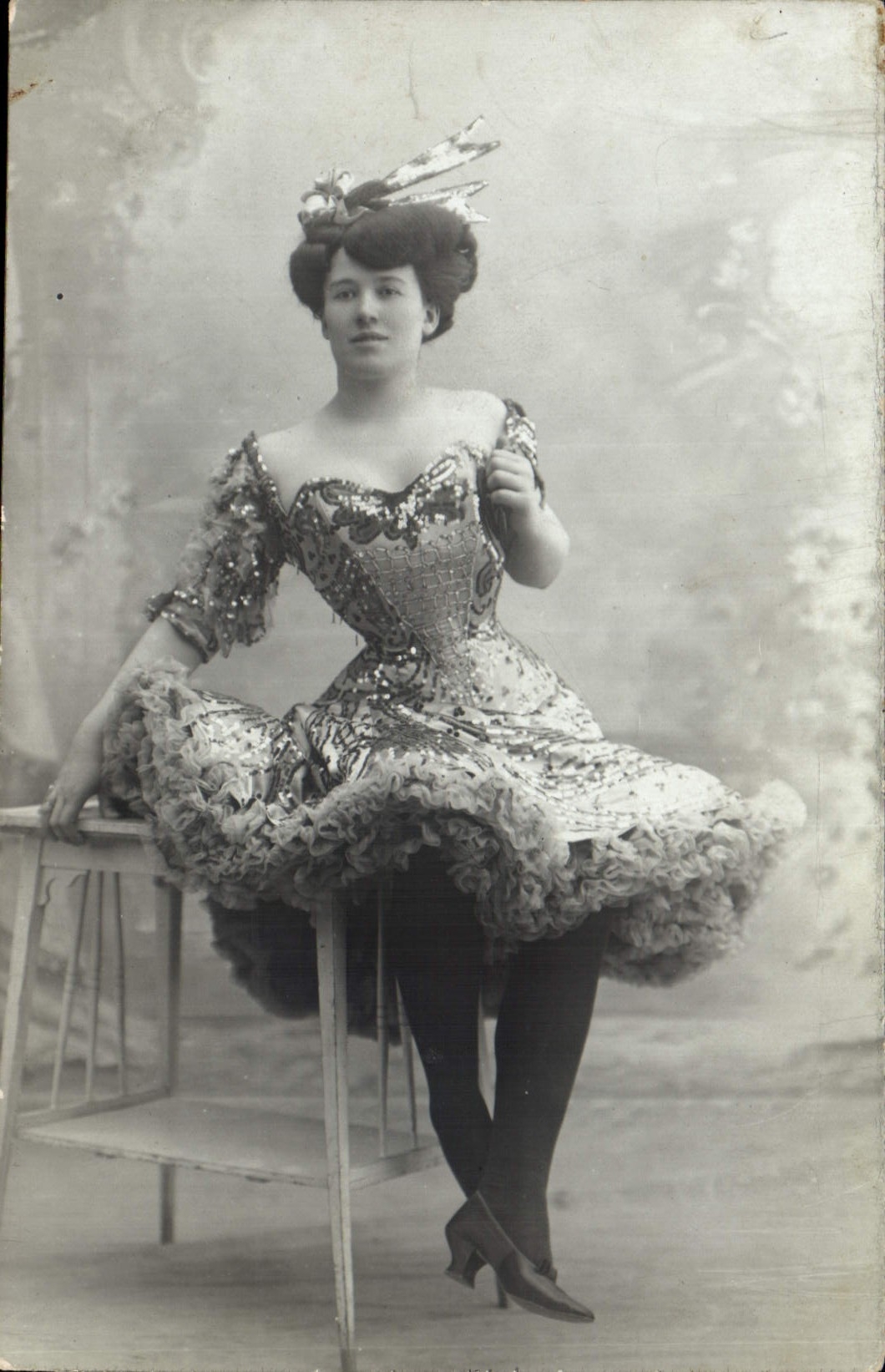 CPA Femme Artiste 