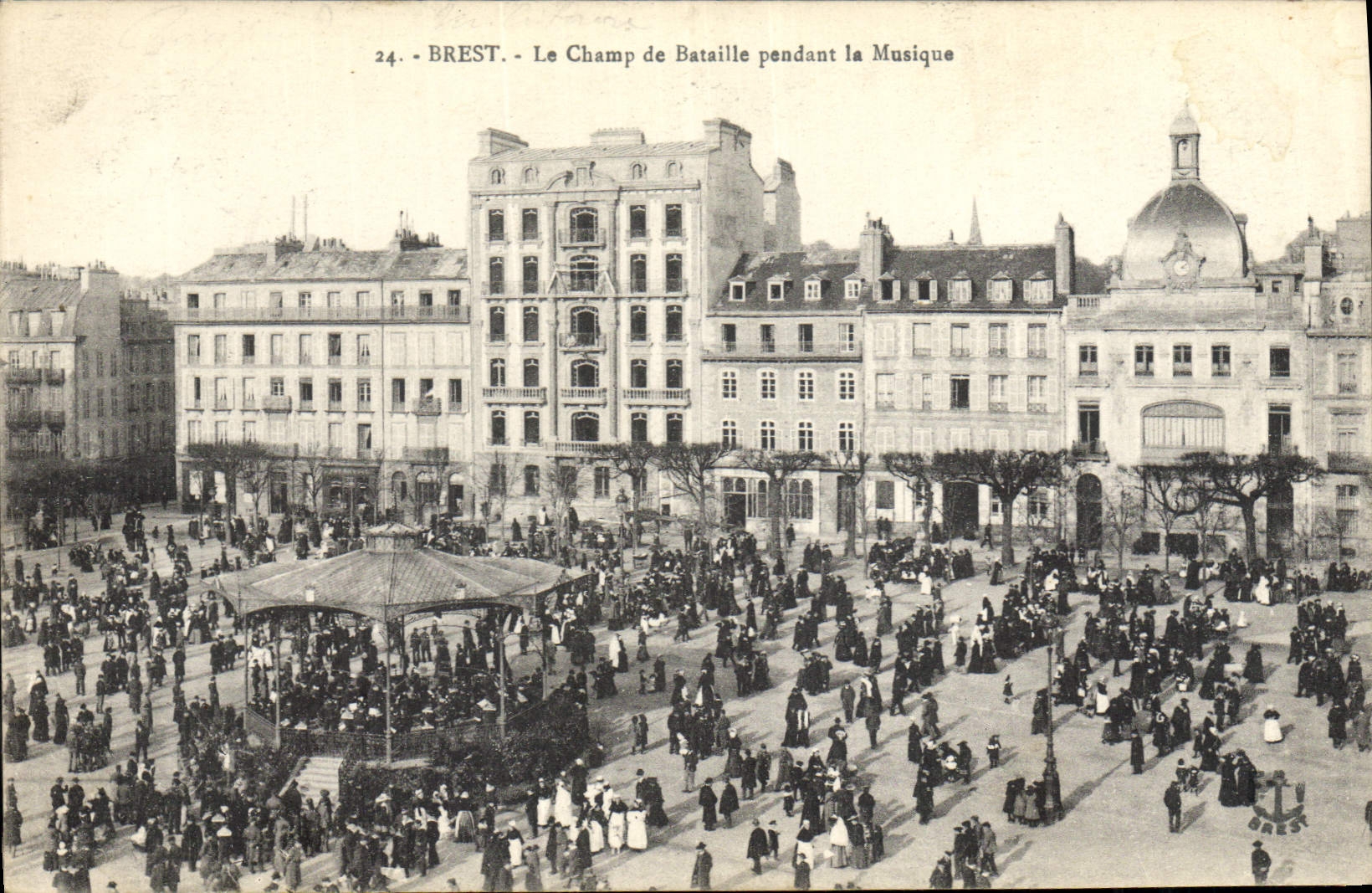 Vintage Postcard Brest Kiosk the battlefield during the music