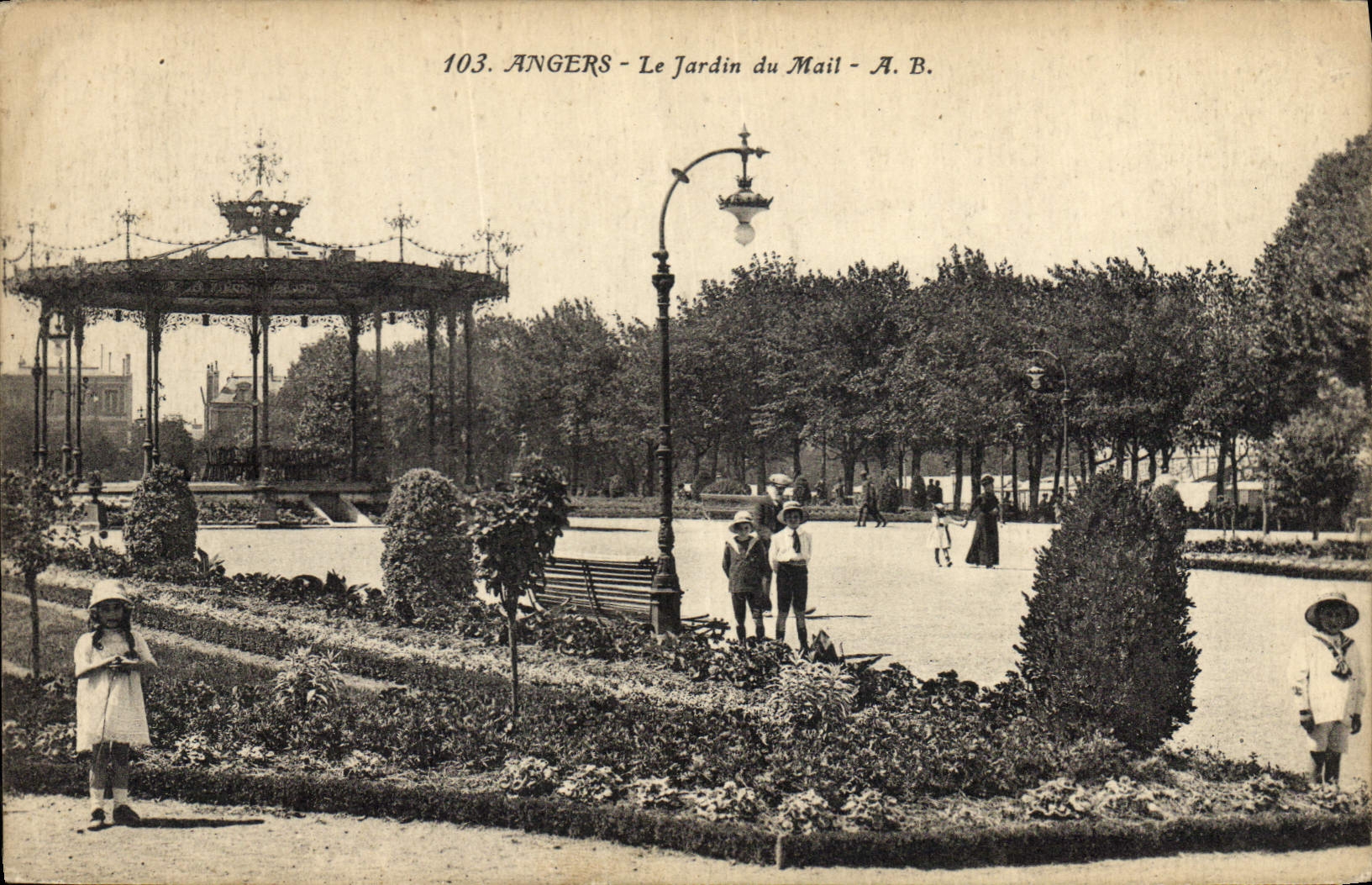 CPA Kiosque Angers Le jardin du Mail 