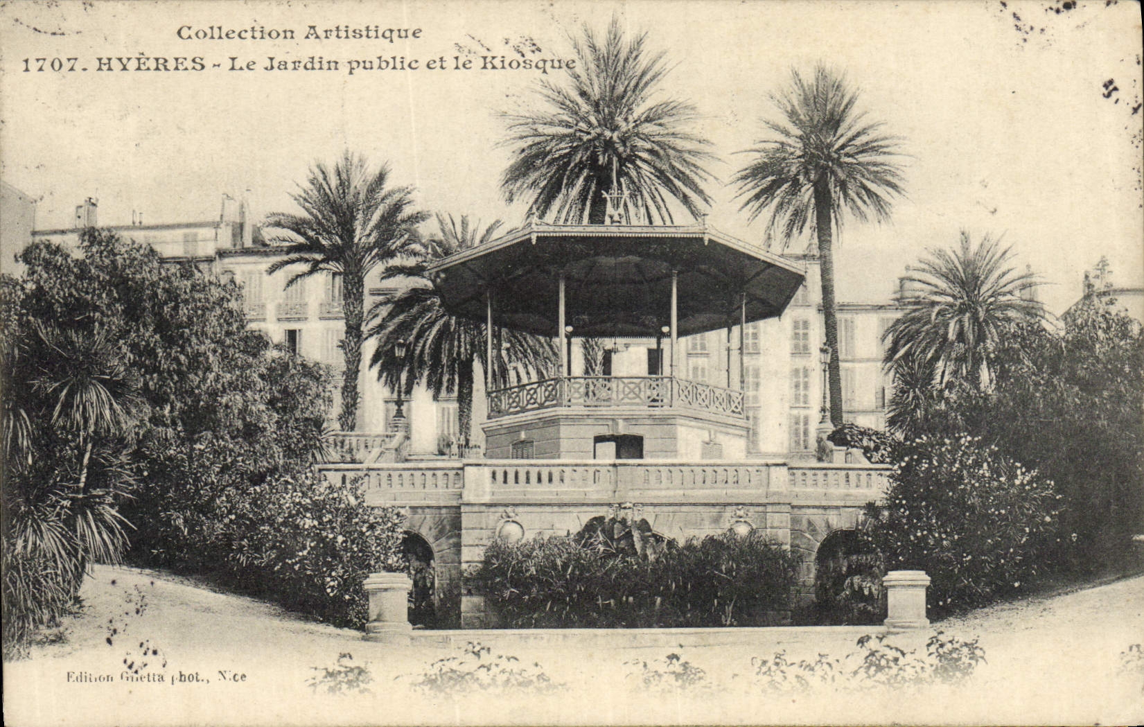 CPA Hyeres Le jardin public et le Kiosque 