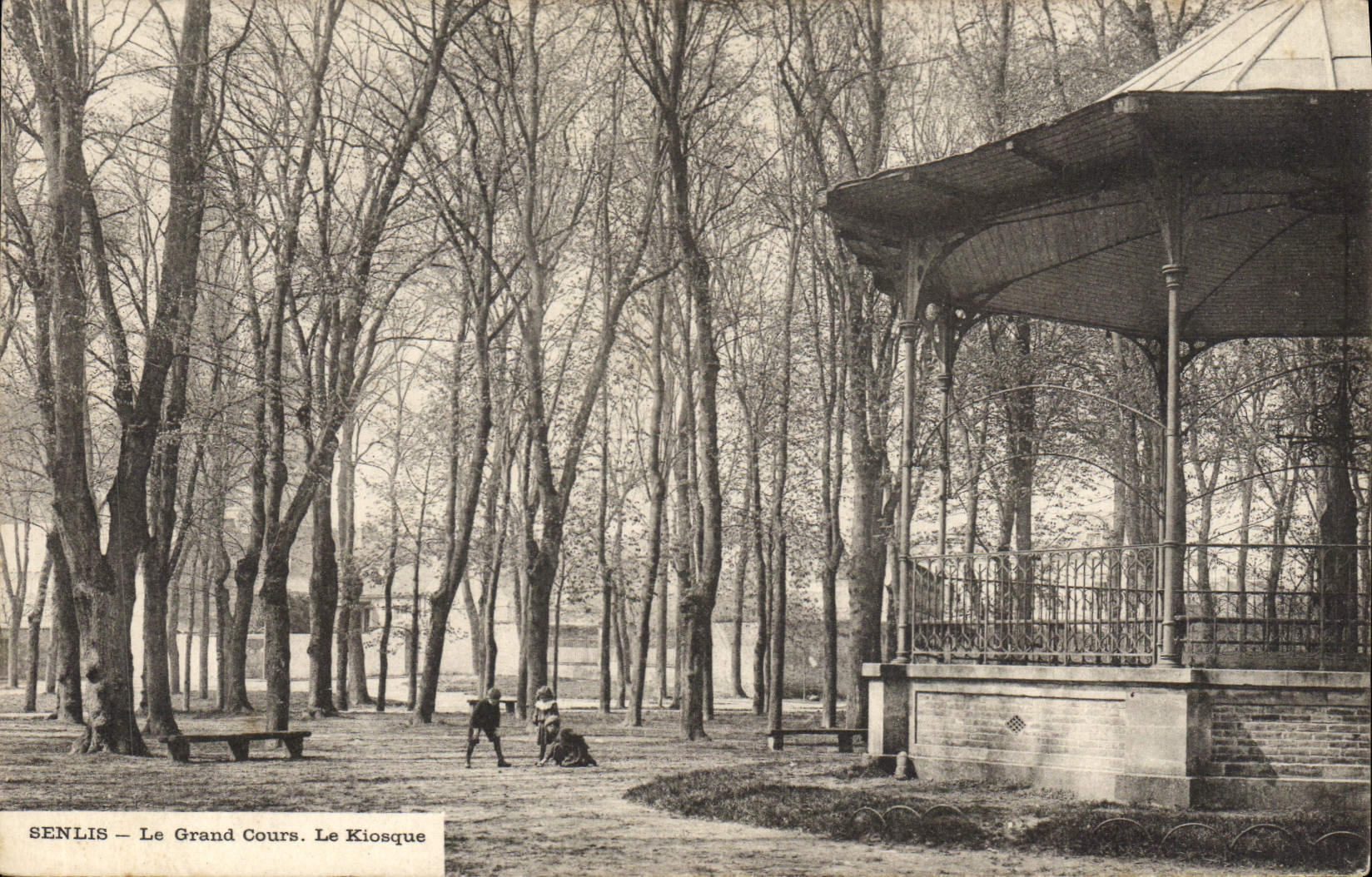 Vintage Postcard Kiosk the Great Senlis Course