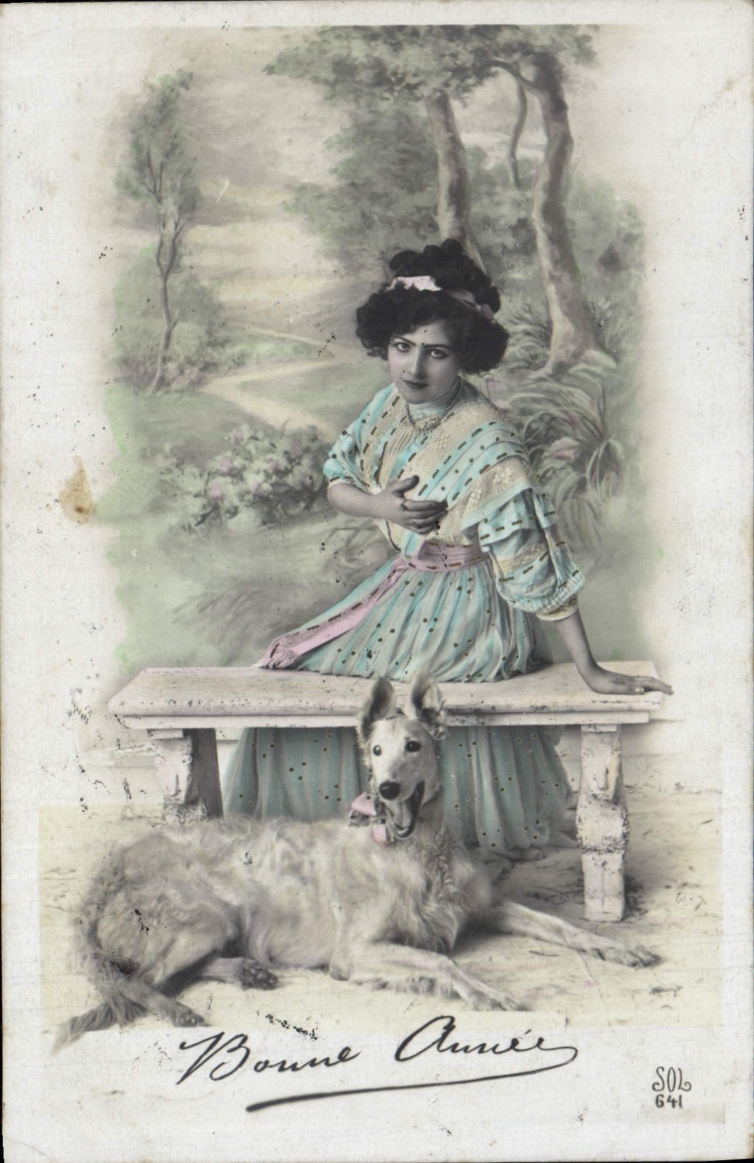 CPA Chien Chiens Femme Levrier 