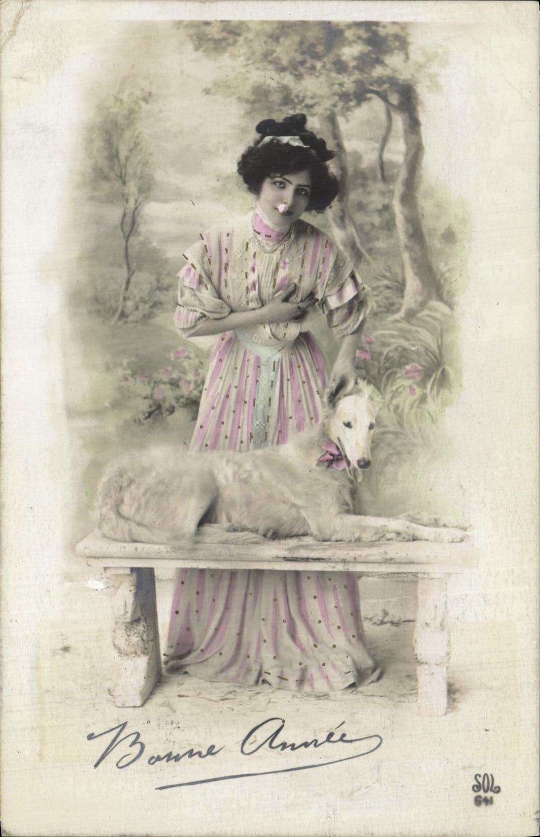 CPA Chien Chiens Femme Levrier