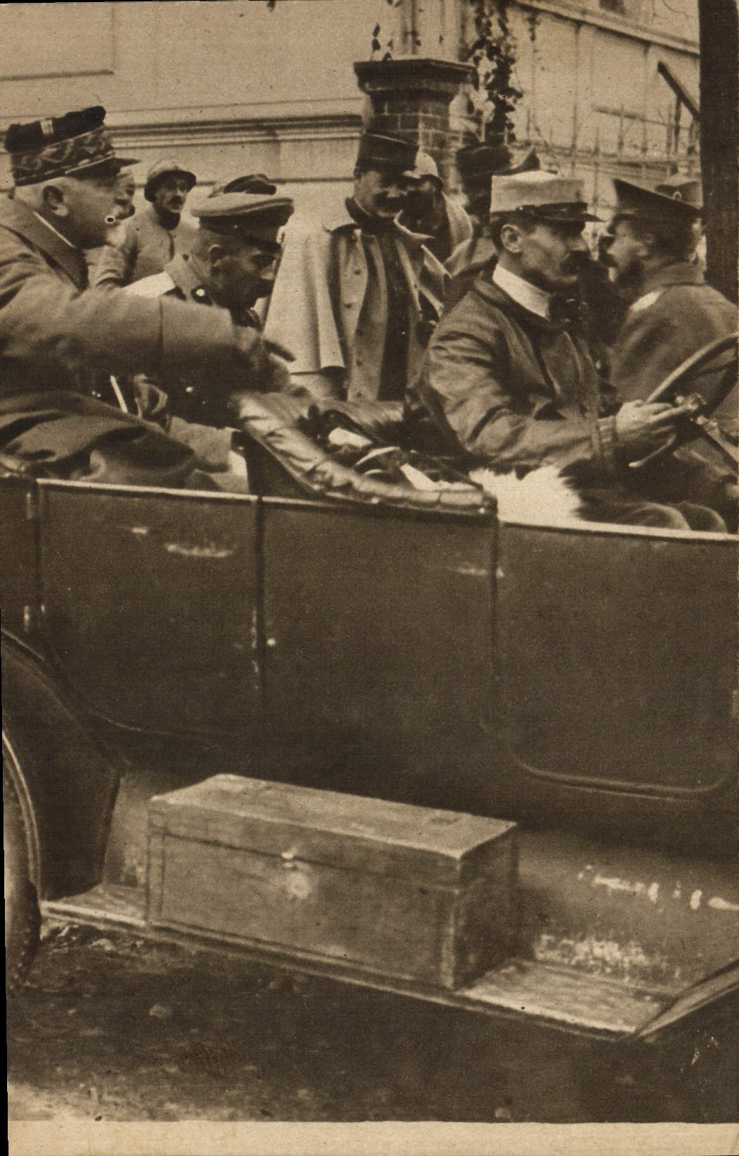 Vintage Postcard Militaria Guyot the Illustration