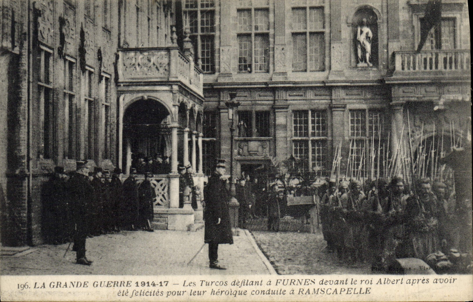 CPA Militaria Bataille de l'Yser Furnes Le roi Albert passe en revue les Turcos 