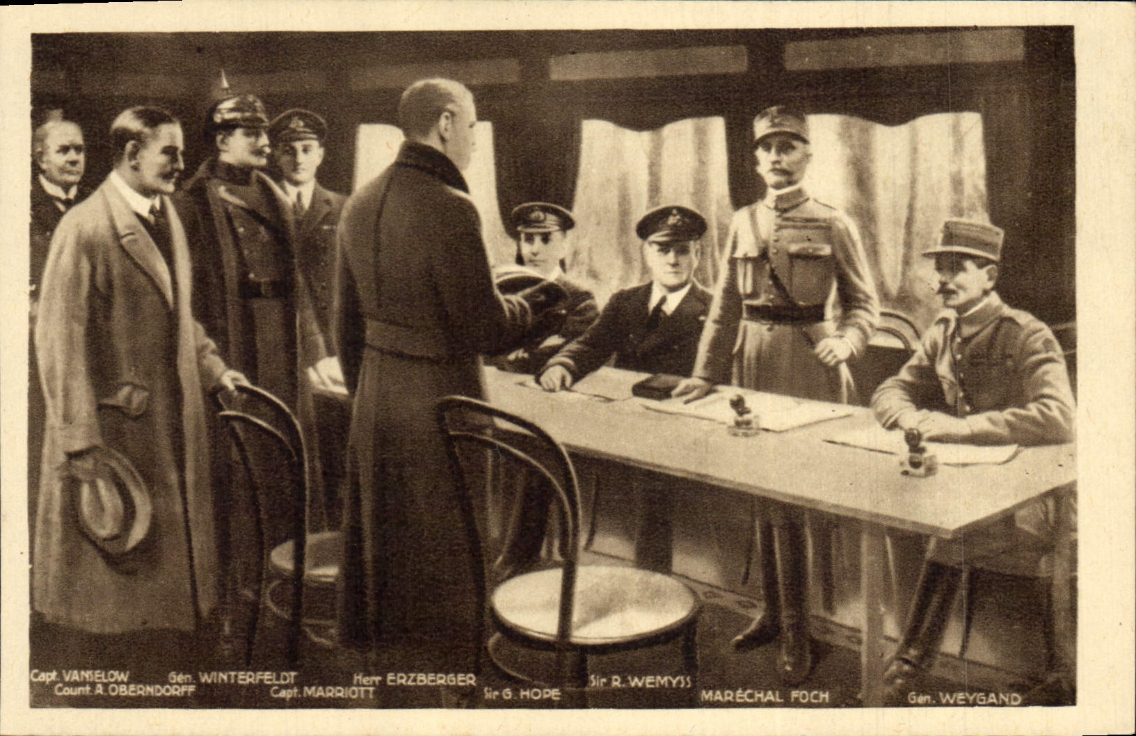 CPA Militaria Foret de Compiegne Signature de l'armistice dans le wagon du Marechal Foch 
