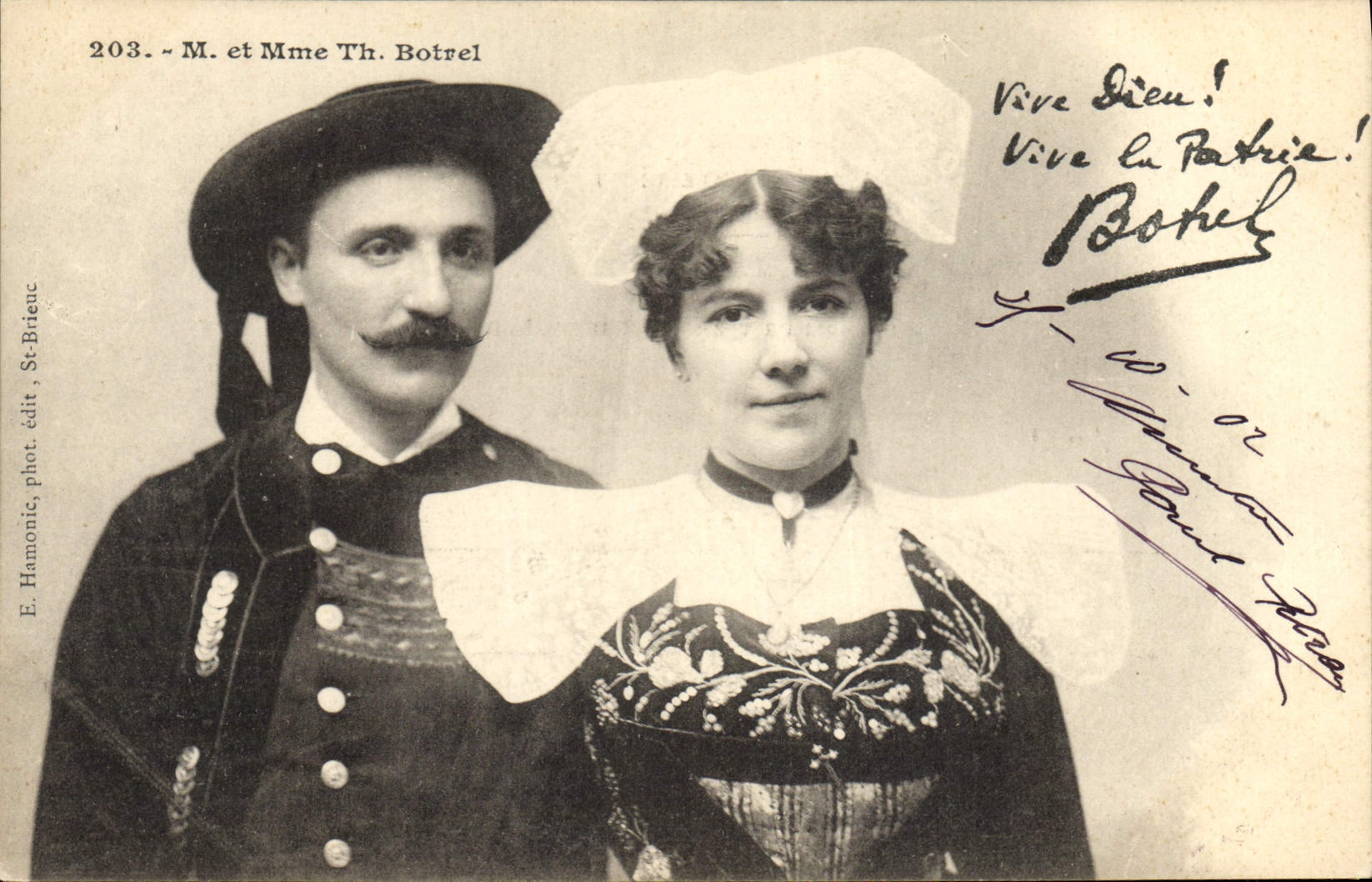 CPA Folklore M et Mme Th Botrel 