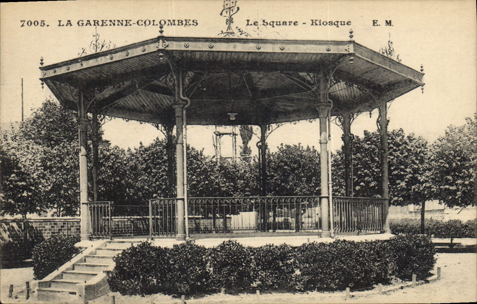 CPA Kiosque La Garenne Colombes Le square 
