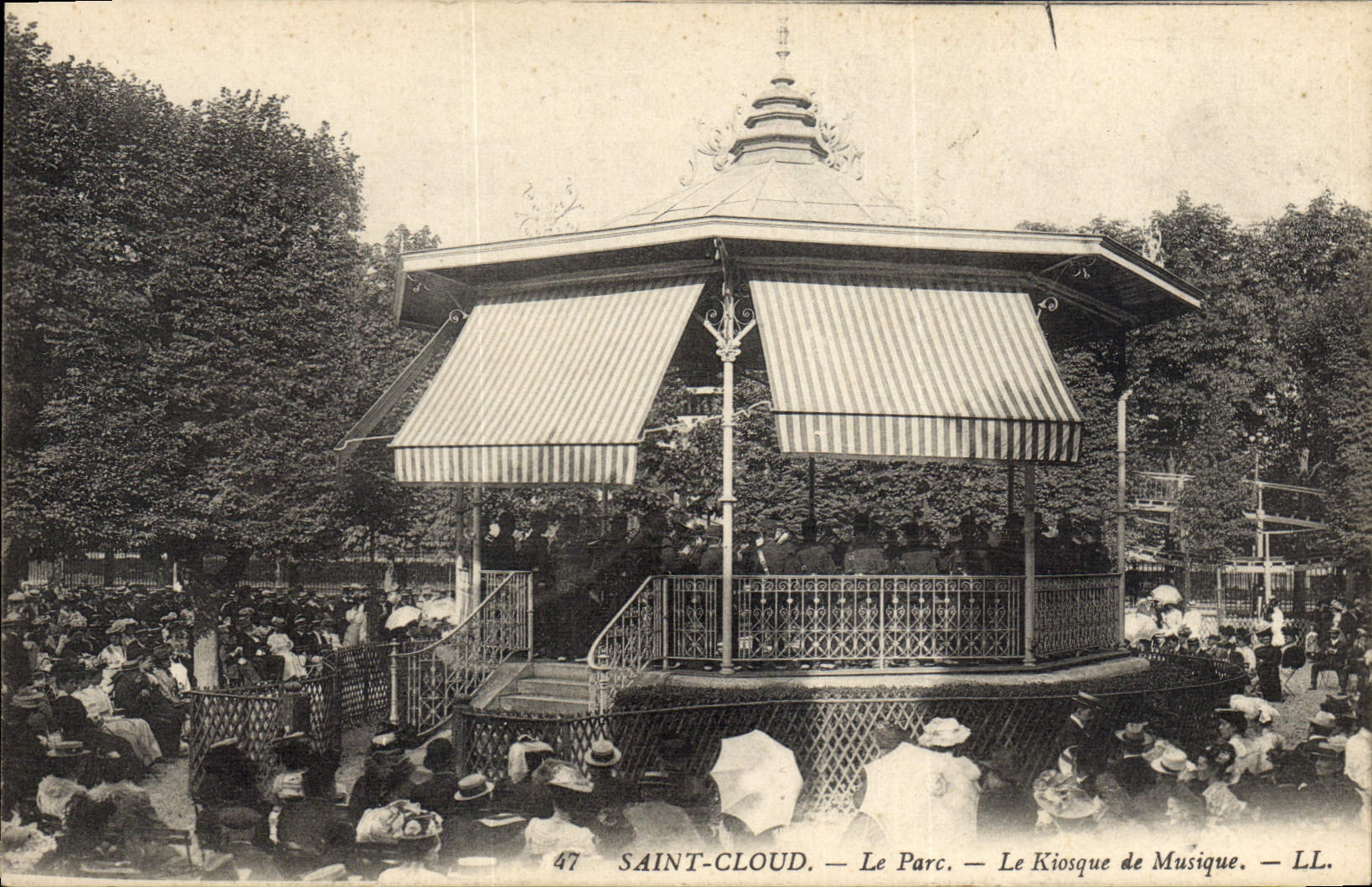 CPA Kiosque de musique Saint Cloud Le parc 