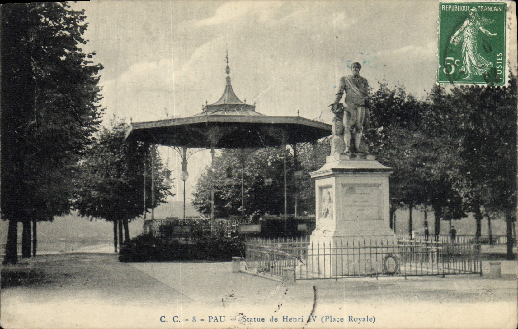 CPA Kiosque Pau Statue de Henri IV Place Royale 