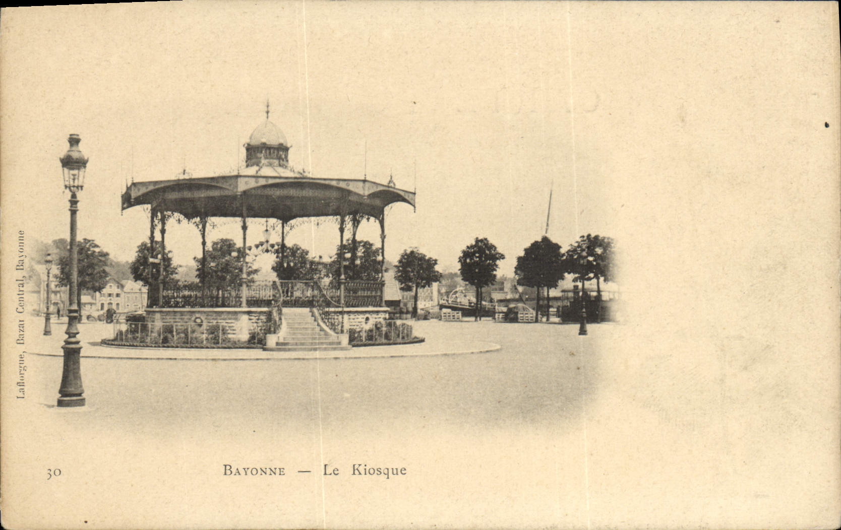 CPA Kiosque Bayonne 