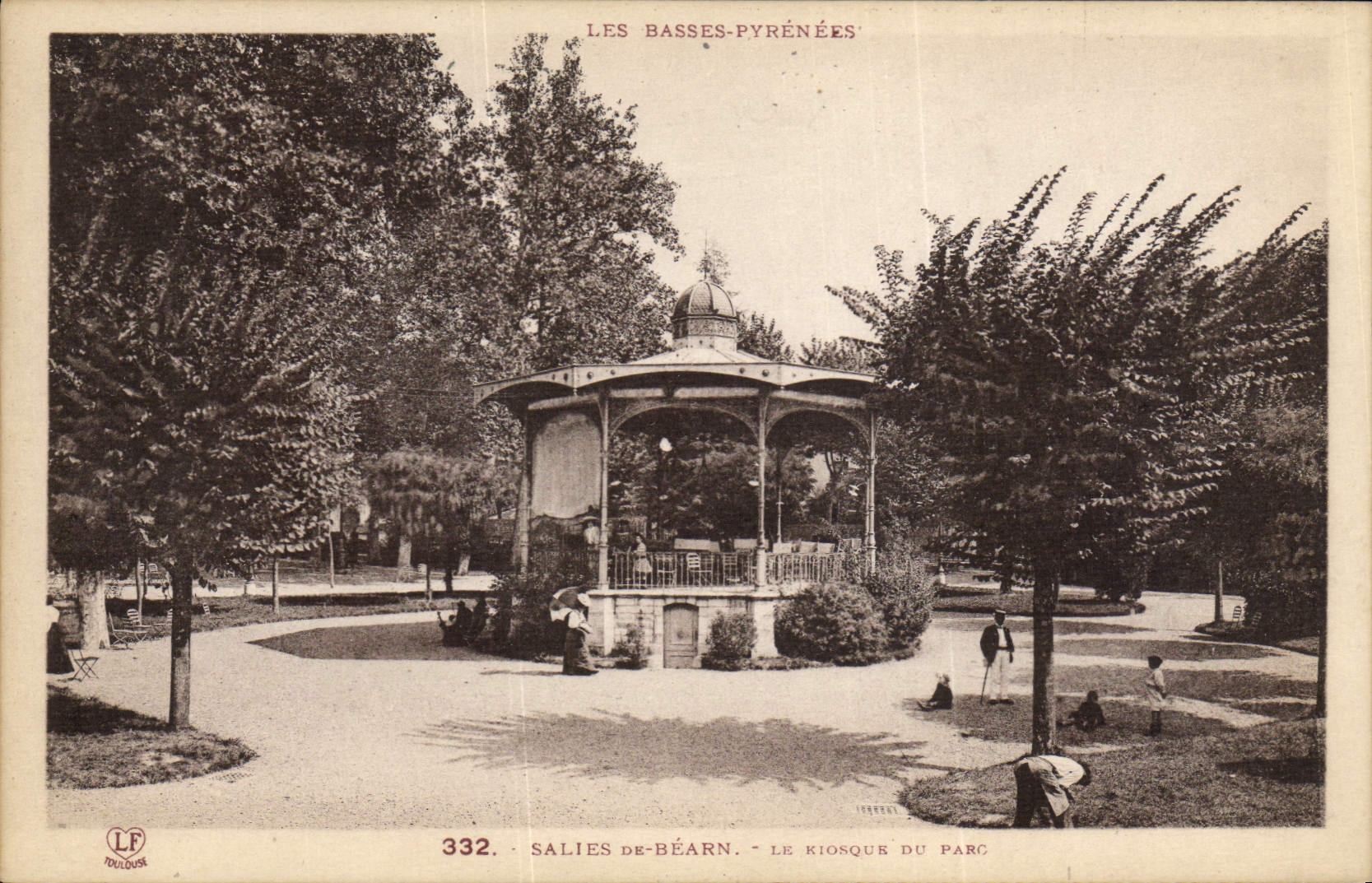 CPA Kiosque du parc Salies de Bearn 