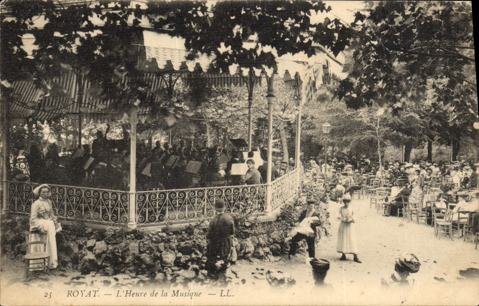 CPA Kiosque Royat L'heure de la musique 