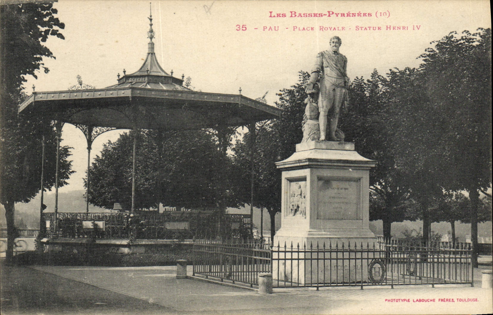 CPA Kiosque Pau Place royale Statue Henri IV 