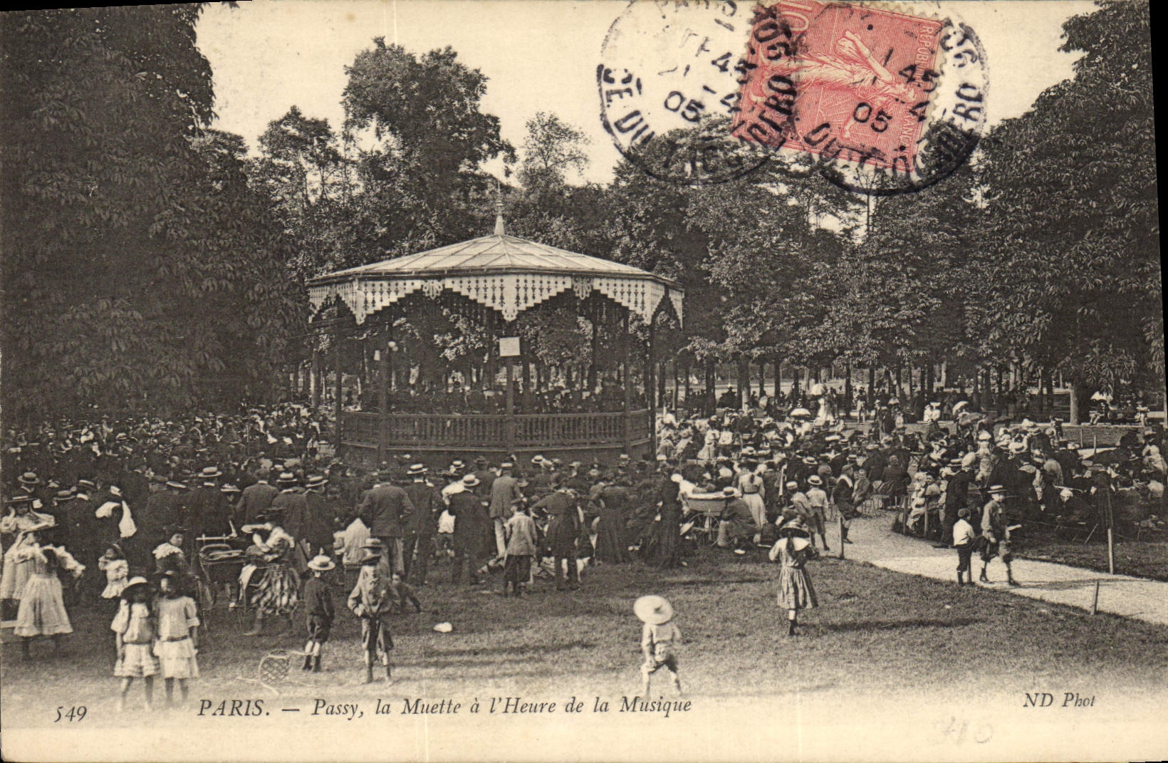 CPA Kiosque Paris Passy La muette a l'heure de la musique 