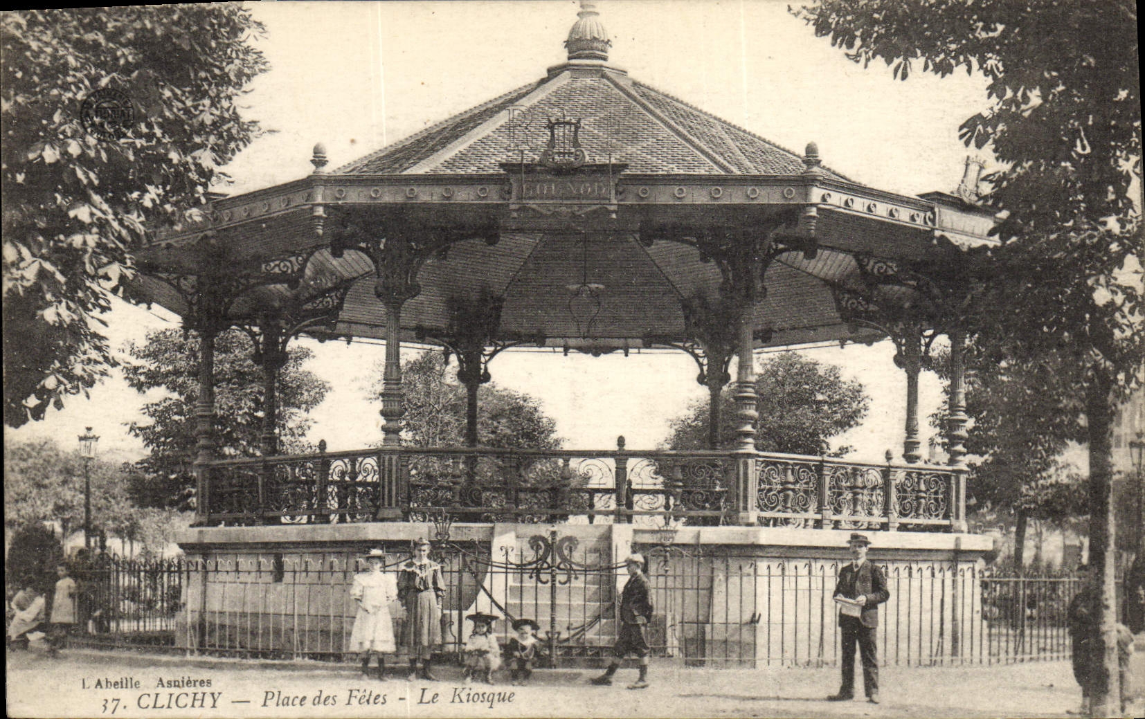 CPA Kiosque Clichy Place des fetes 