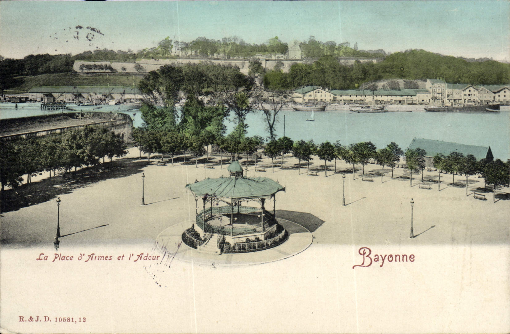 CPA Kiosque Bayonne La place d'armes et l'ADour 