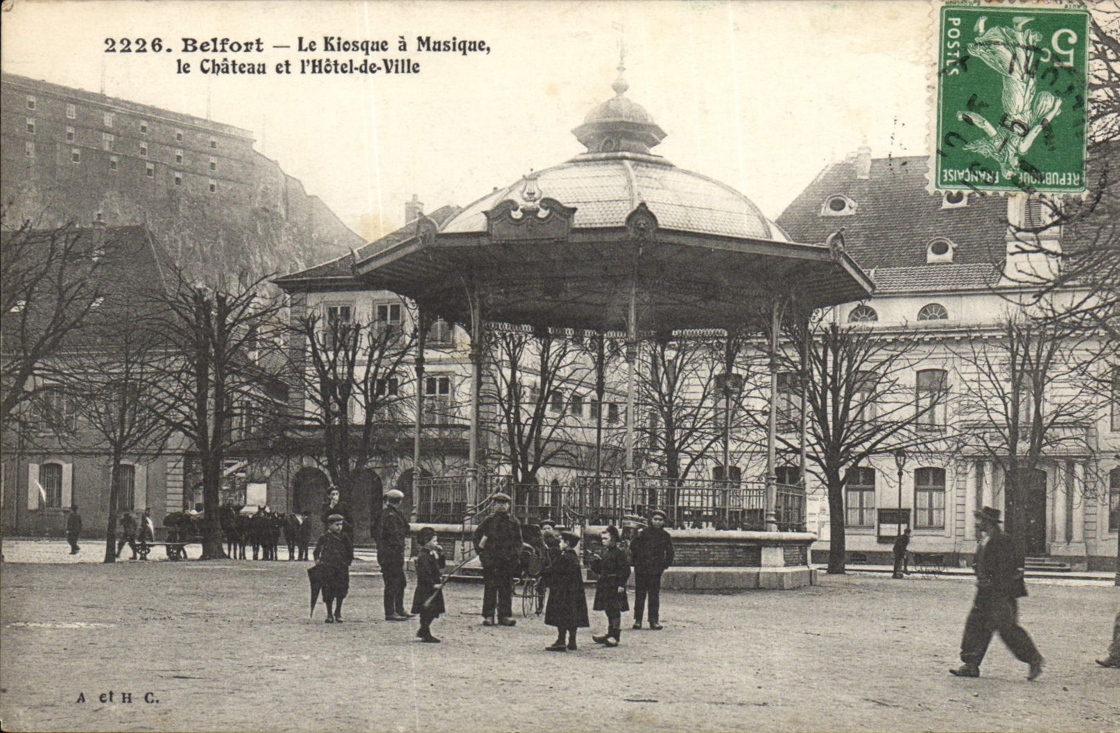 CPA Kiosque a musique Le chateau et l'hotel de ville Belfort
