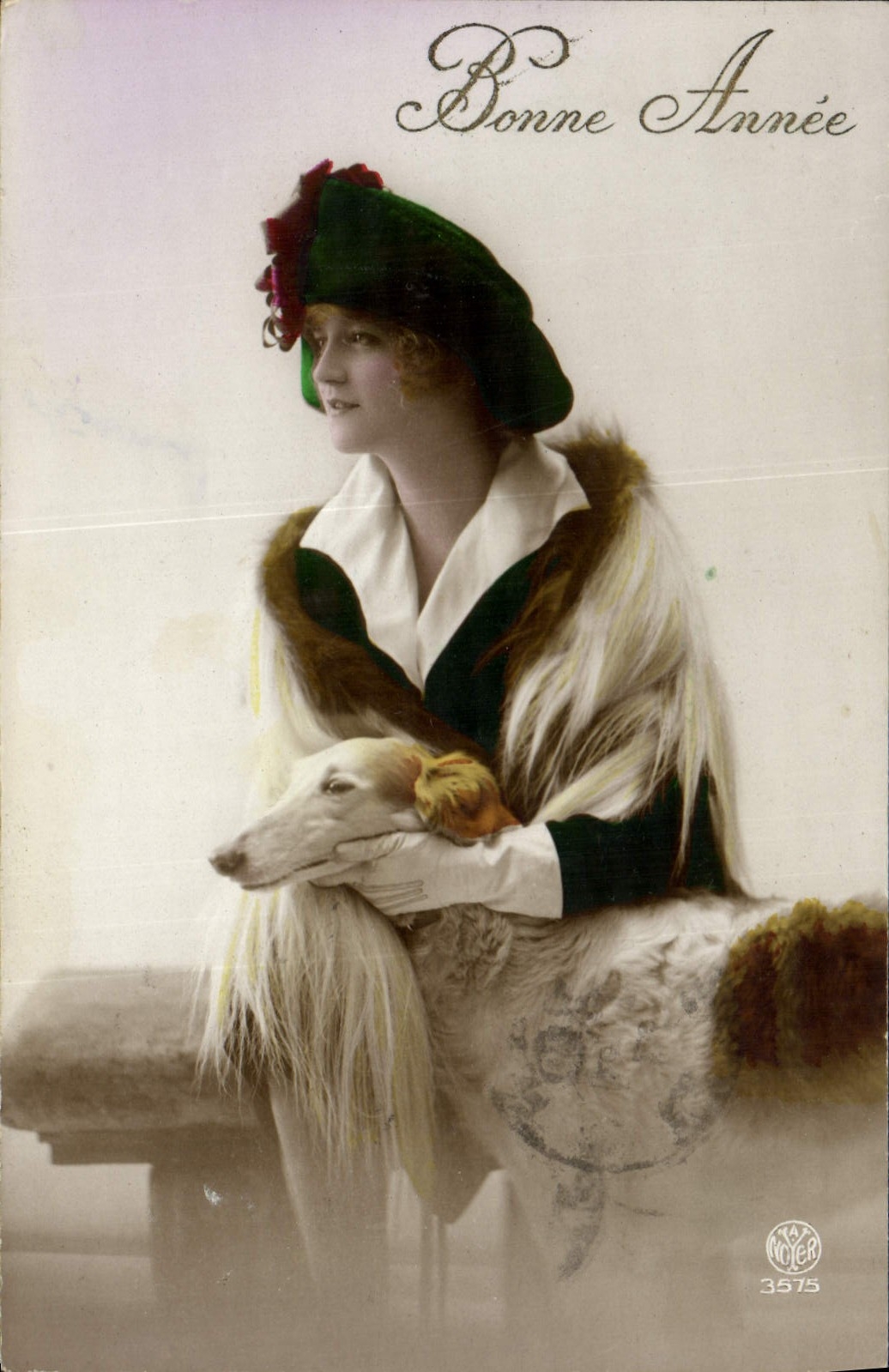 CPA Chien Chiens Femme 