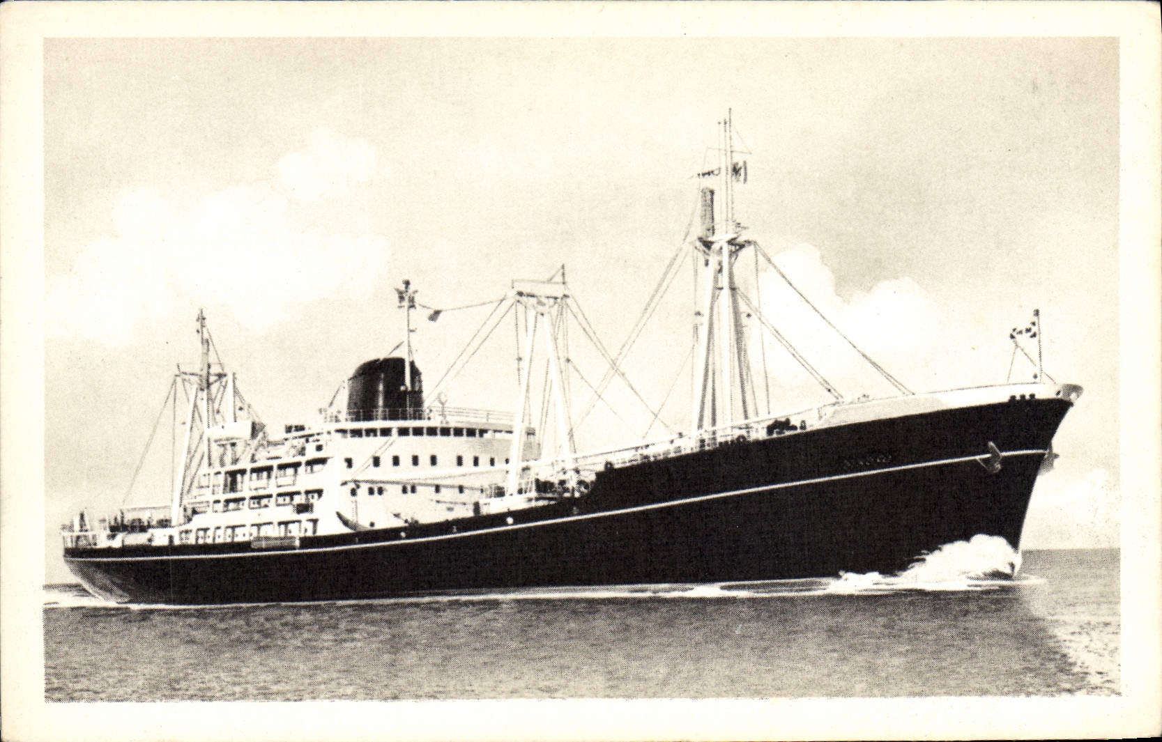 CPA Bateau Compagnie des Messageries Maritimes Navires de charge Maori Marquisien Malais Mauricien Martiniquais Vosges Ventoux 