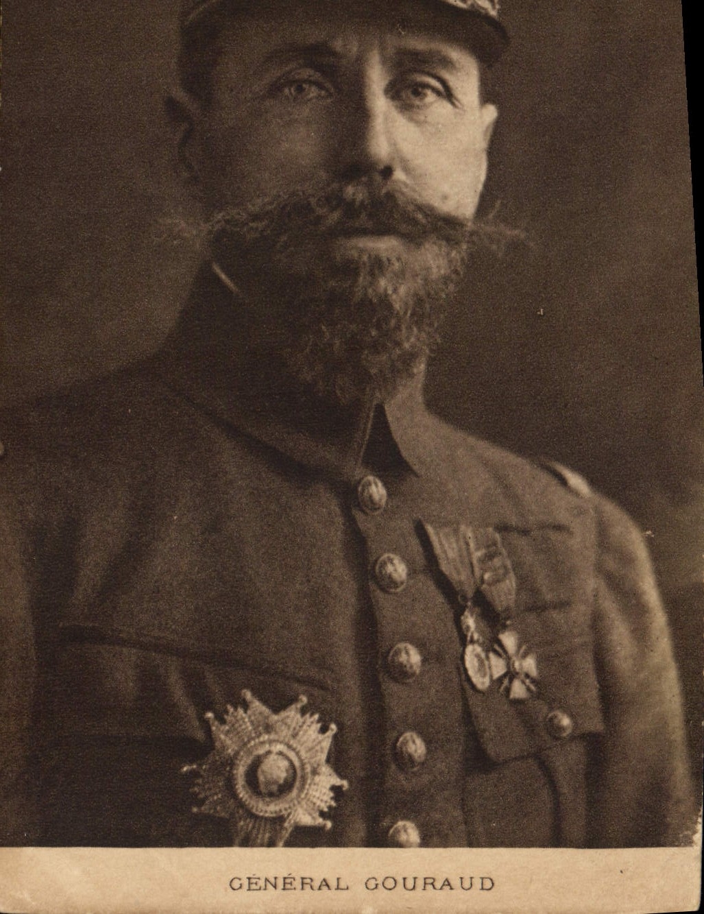 CPA Militaria General Gouraud 